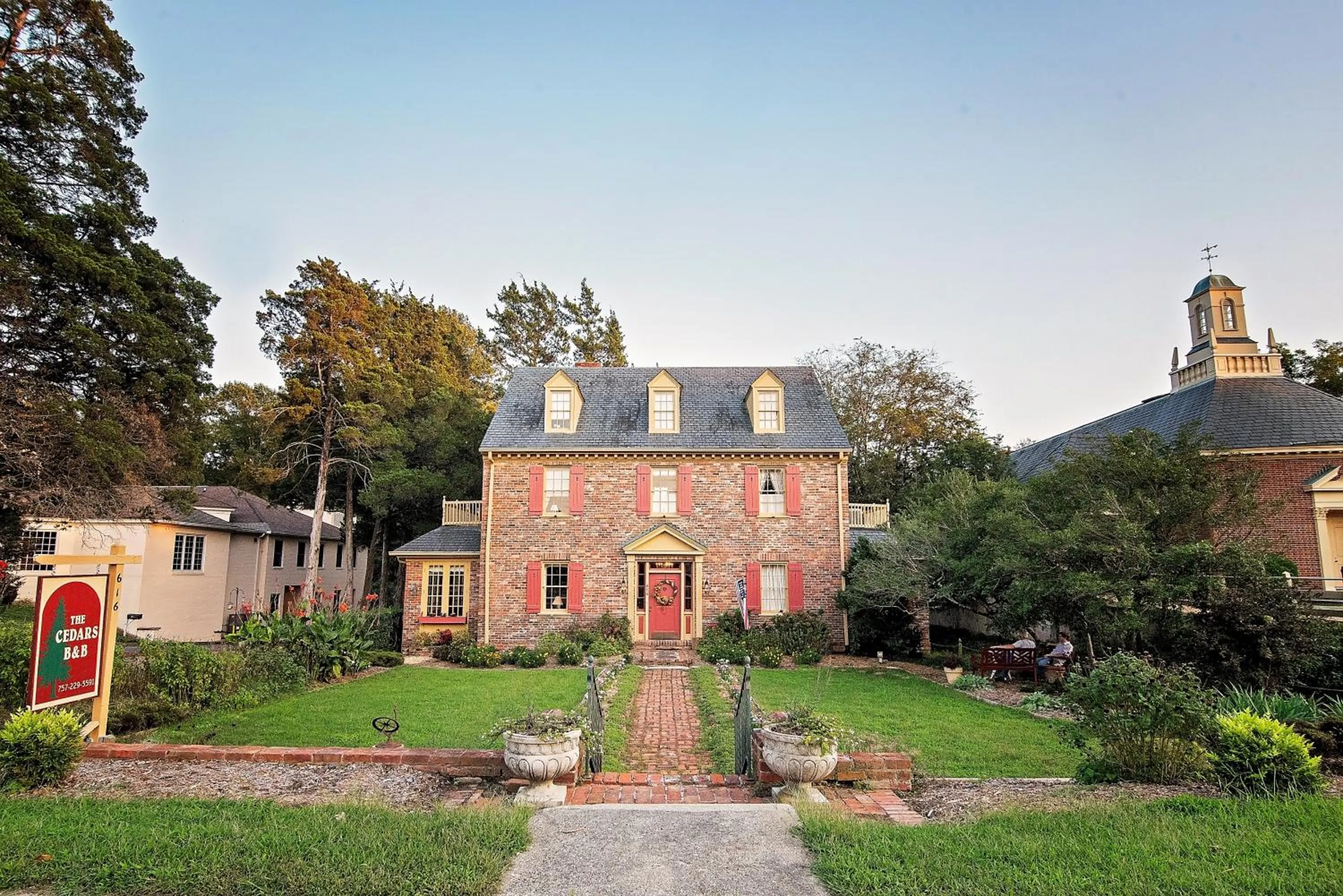 Property building in Cedars of Williamsburg Bed & Breakfast