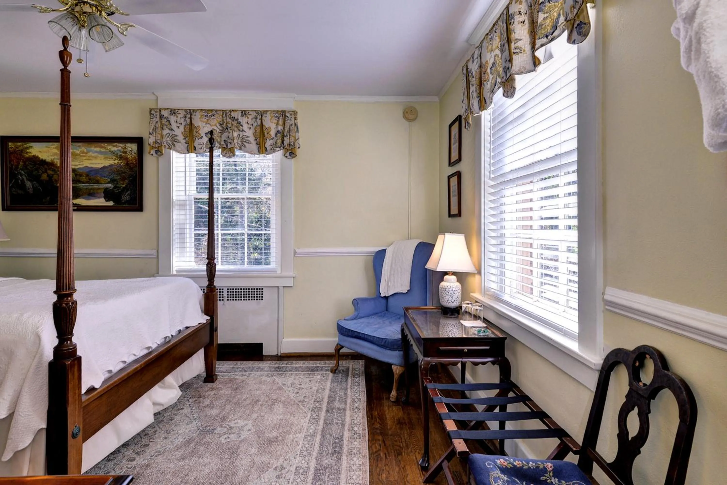 Bed in Cedars of Williamsburg Bed & Breakfast