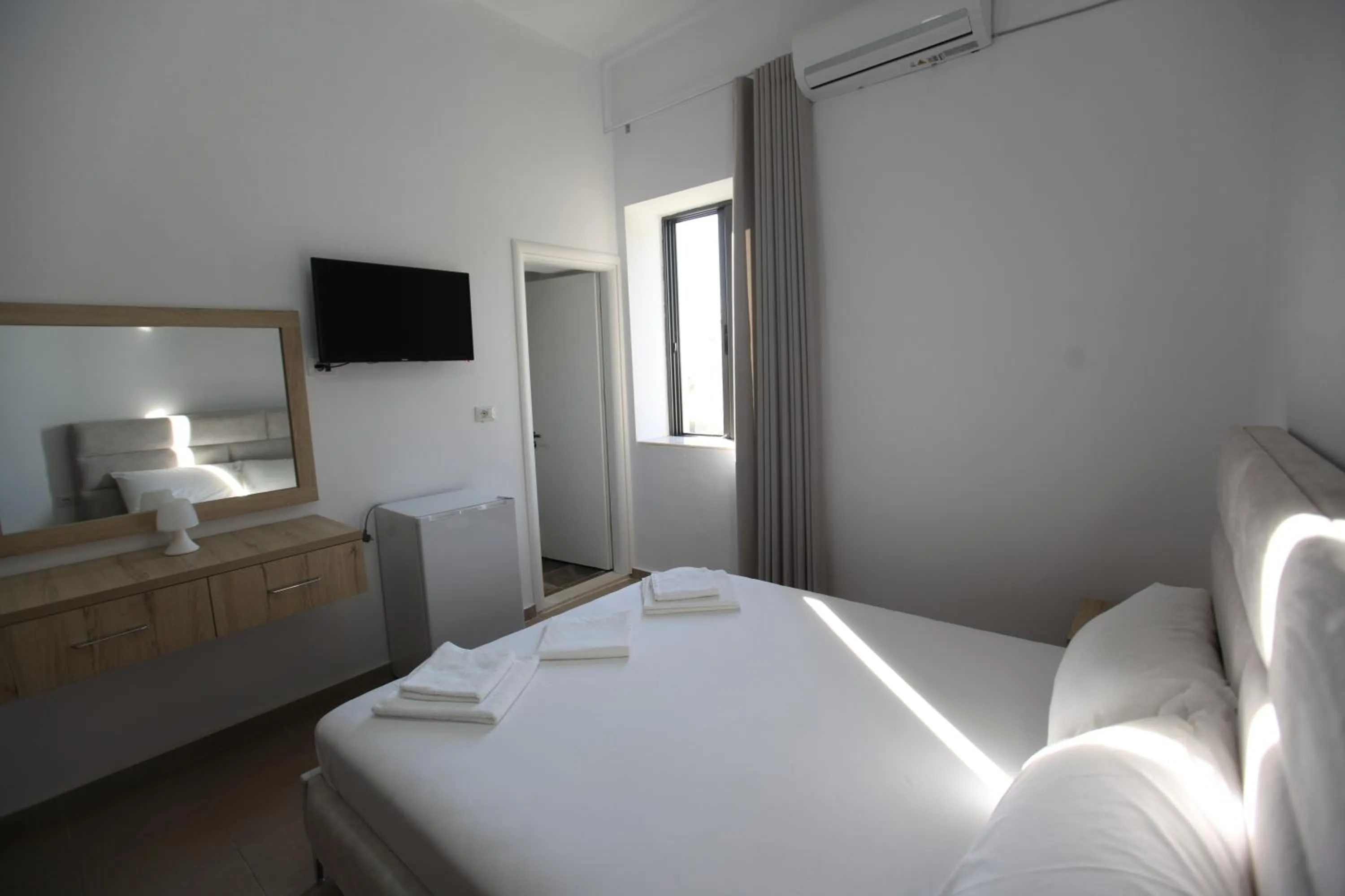 Photo of the whole room, Bed in Bunec Beach Resort