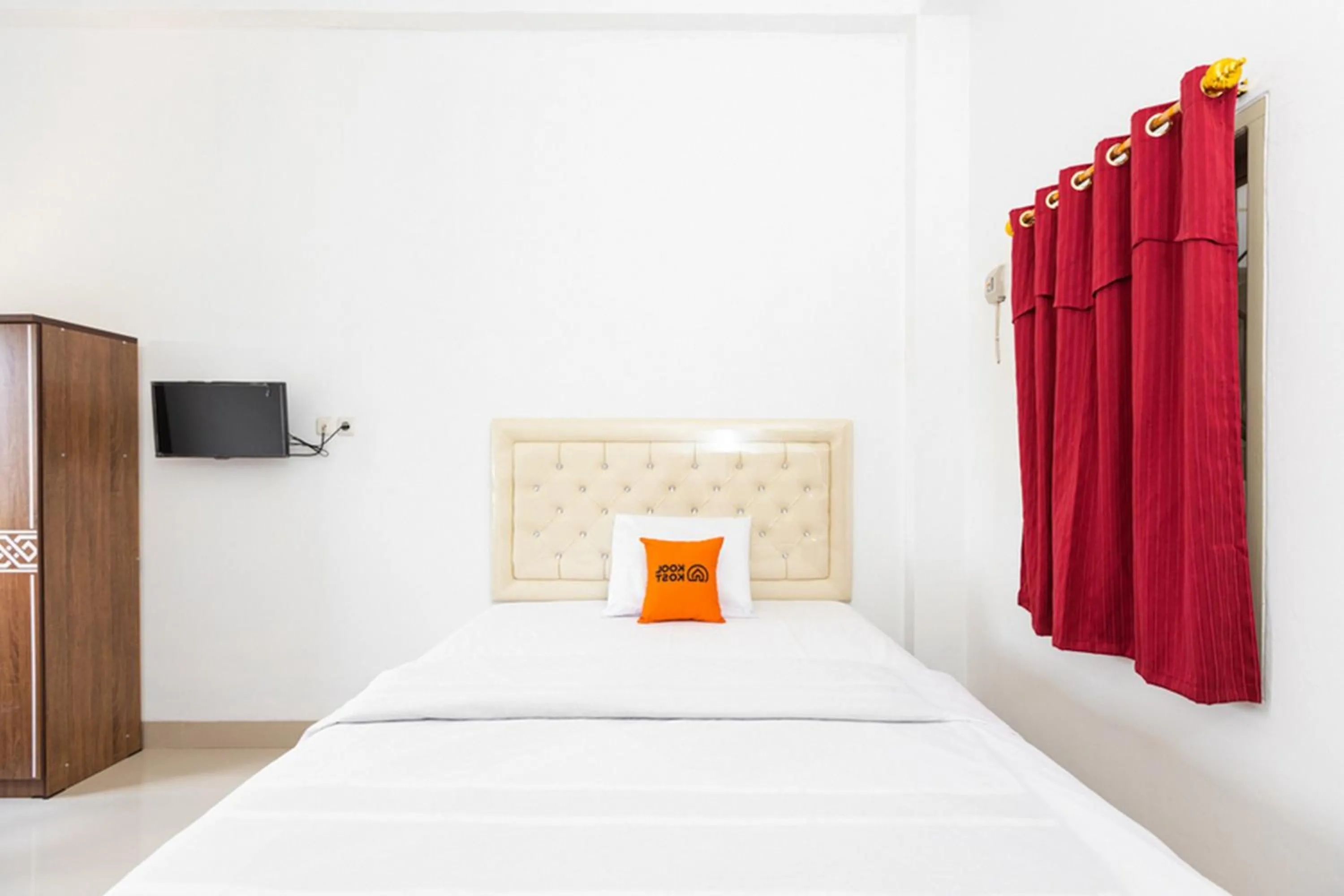 Bed in RedDoorz @ Losari Area 2