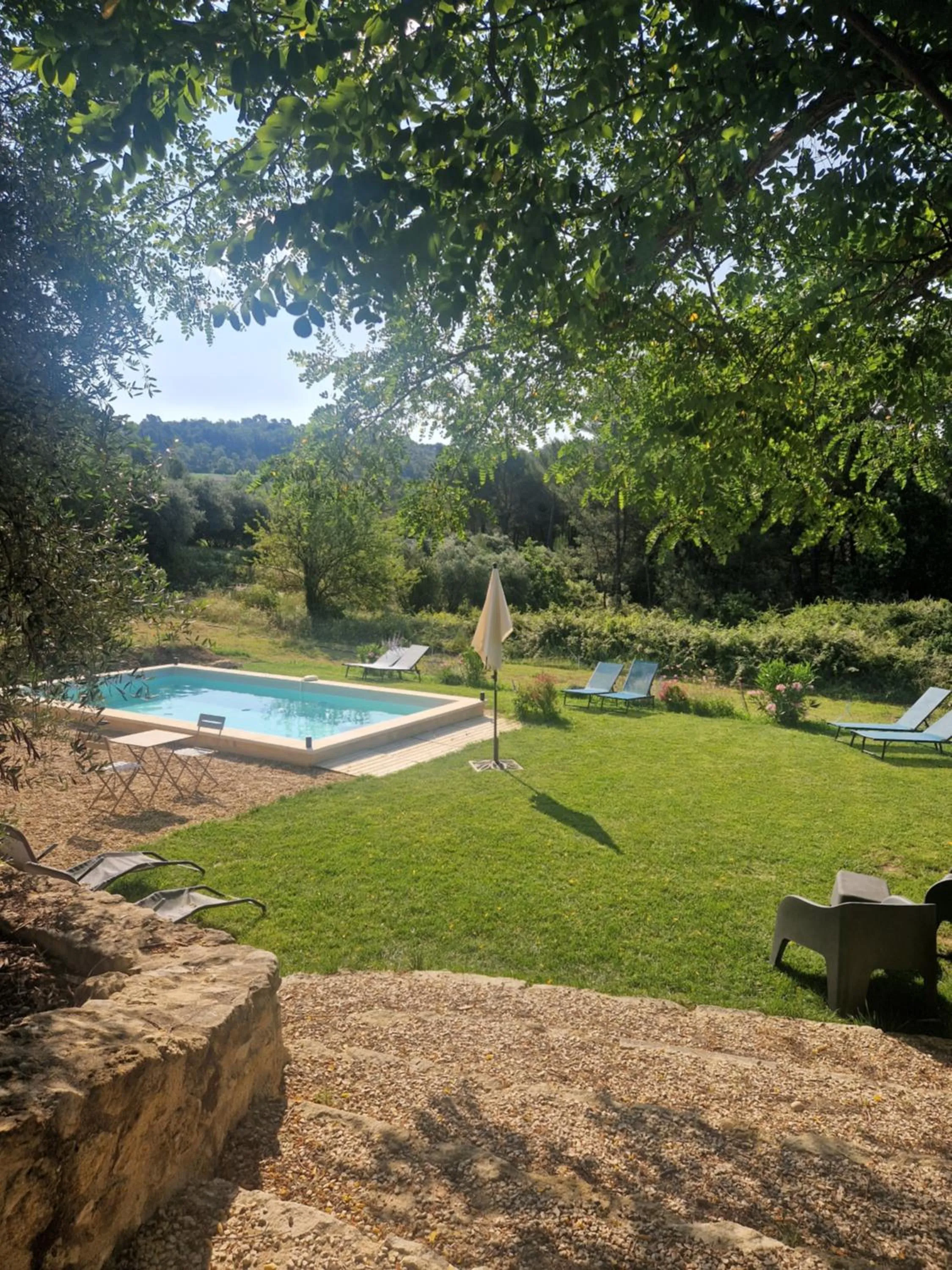 Pool view in Locations insolites "vie en plein air" cabane et tipi Bastide Bellugue maison d'hôtes reseau Bienvenue à la ferme à 3 mn de lourmarin