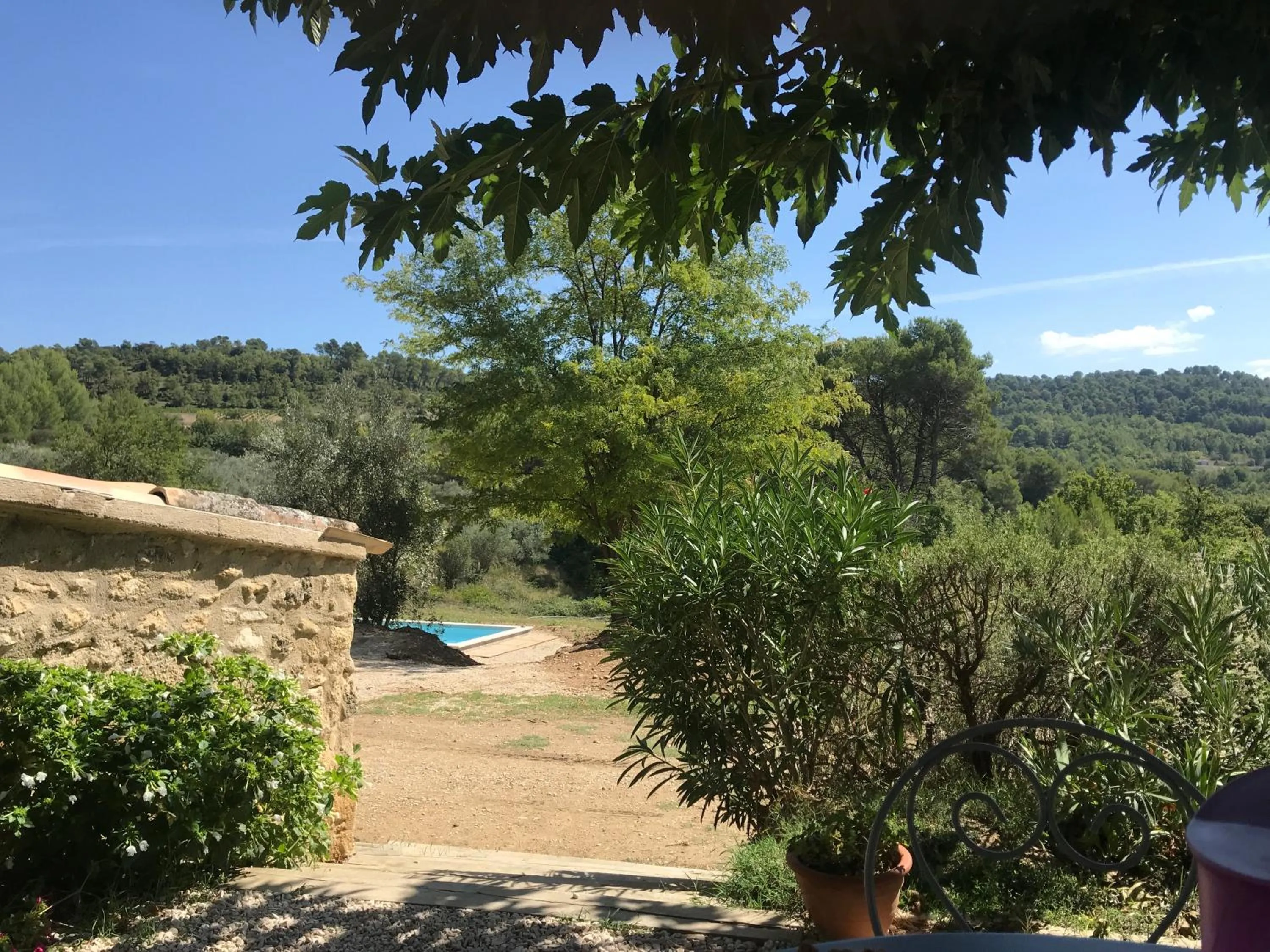 Locations insolites "vie en plein air" cabane et tipi Bastide Bellugue maison d'hôtes reseau Bienvenue à la ferme à 3 mn de lourmarin