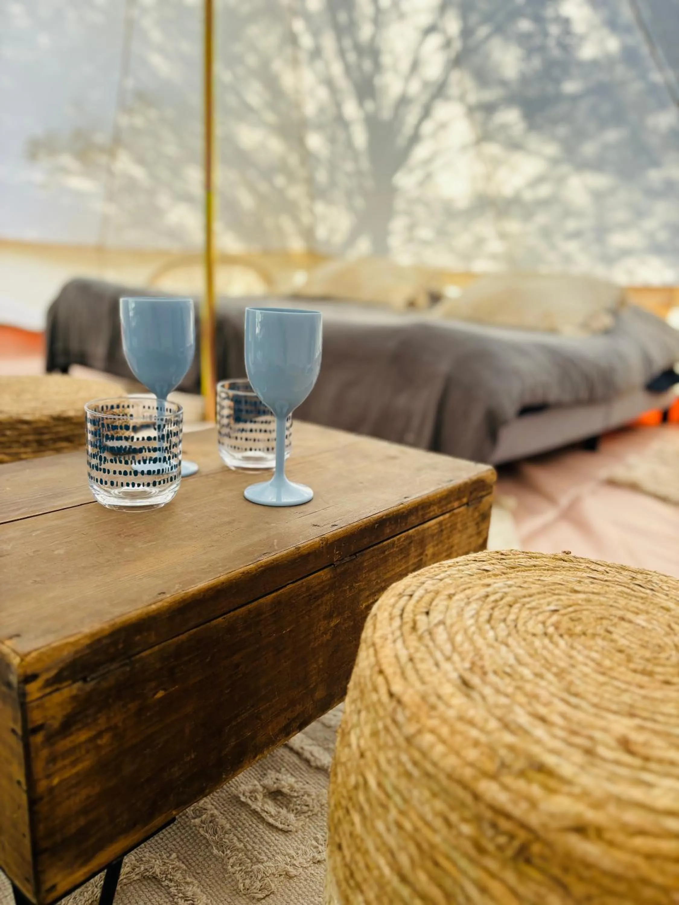 Locations insolites "vie en plein air" cabane et tipi Bastide Bellugue maison d'hôtes reseau Bienvenue à la ferme à 3 mn de lourmarin