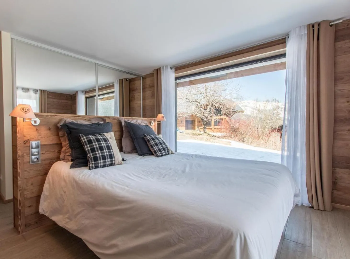 Photo of the whole room in chalet des grands bois