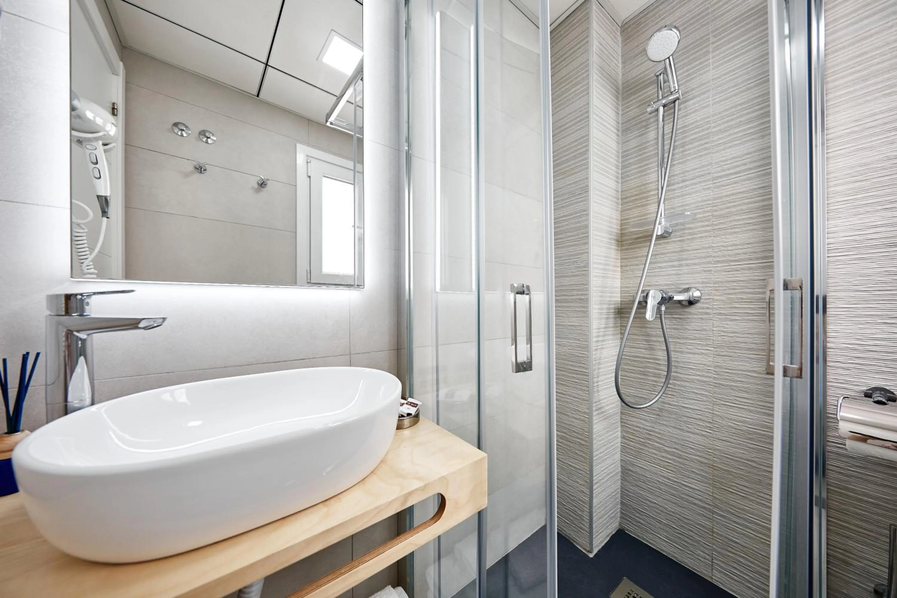 Shower in GBH Hotel-Apartamentos Caballito de Mar