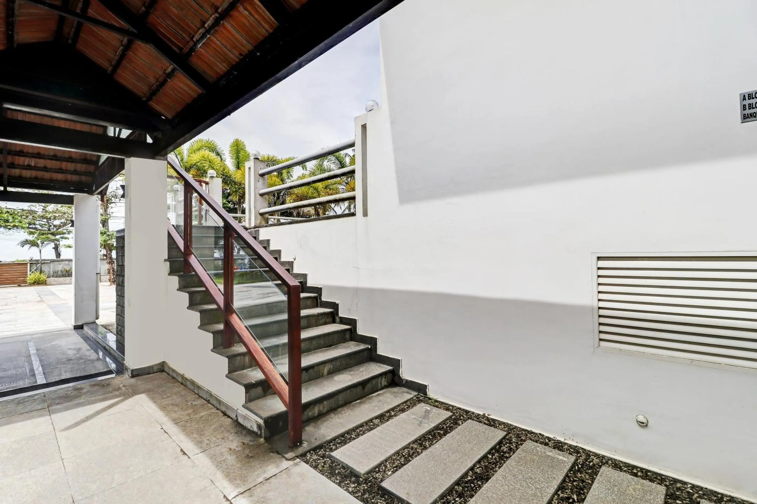 Lobby or reception in Super OAK Edassery's Sealine Villa Stay