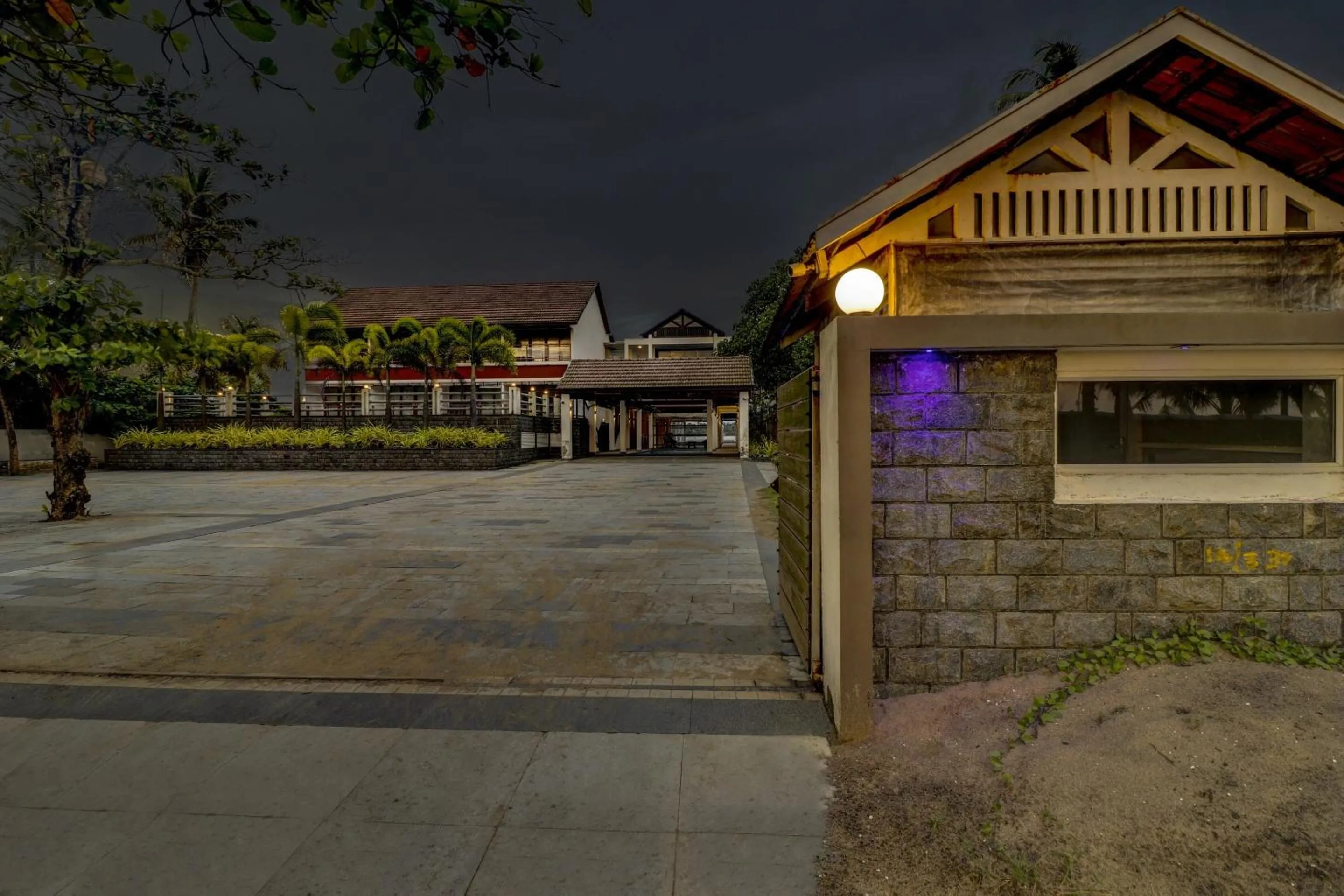 Facade/entrance in Super OAK Edassery's Sealine Villa Stay