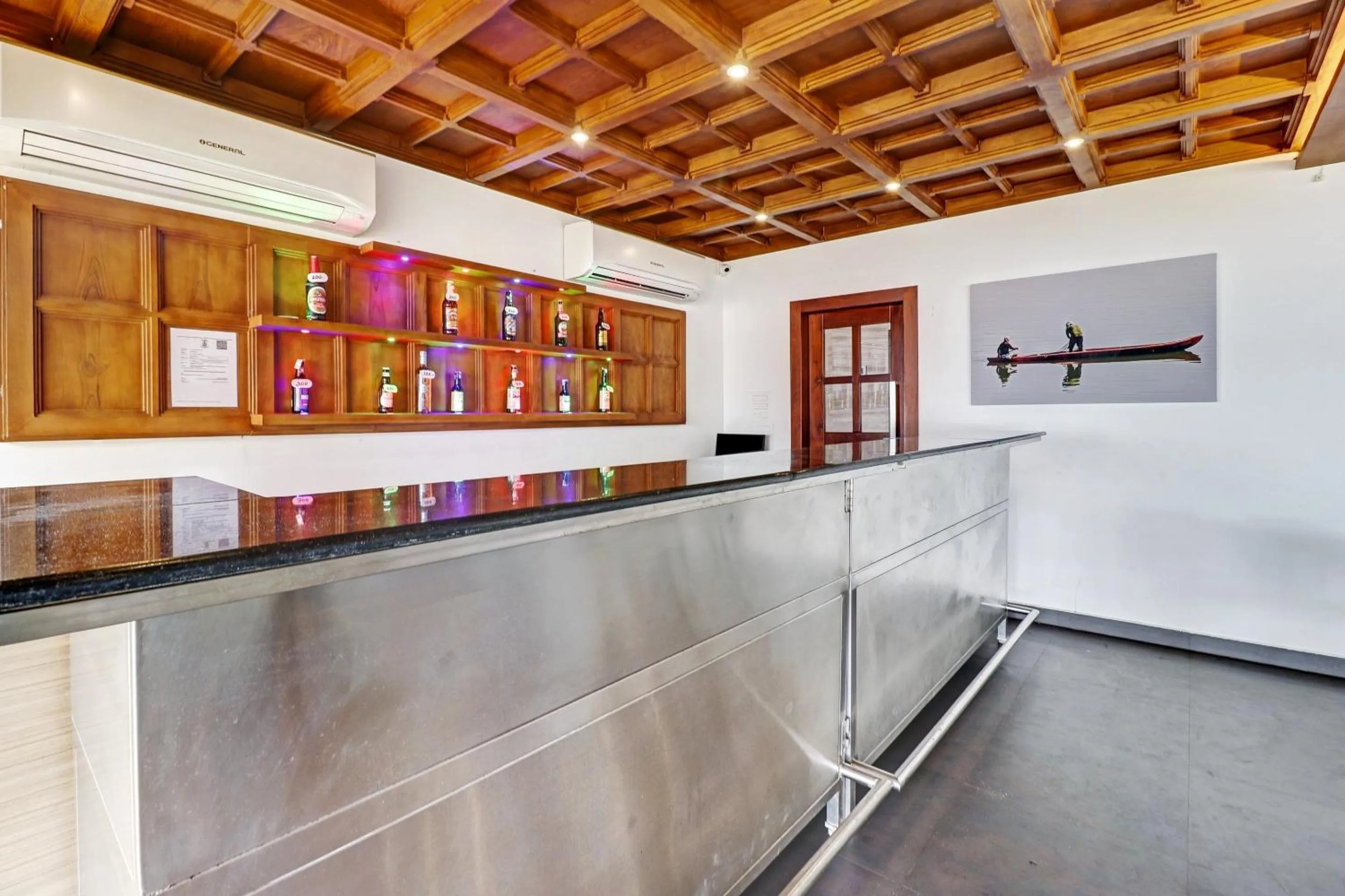 Restaurant/places to eat in Super OAK Edassery's Sealine Villa Stay