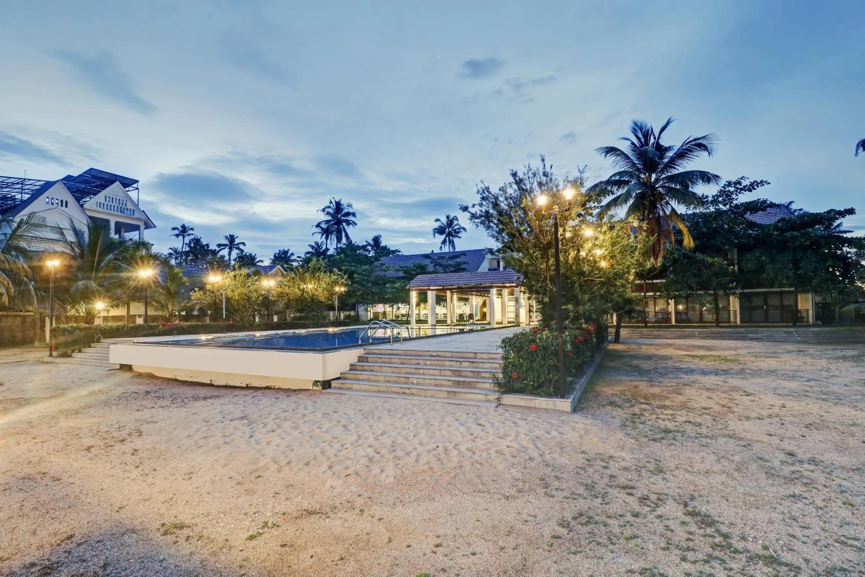 Facade/entrance in Super OAK Edassery's Sealine Villa Stay