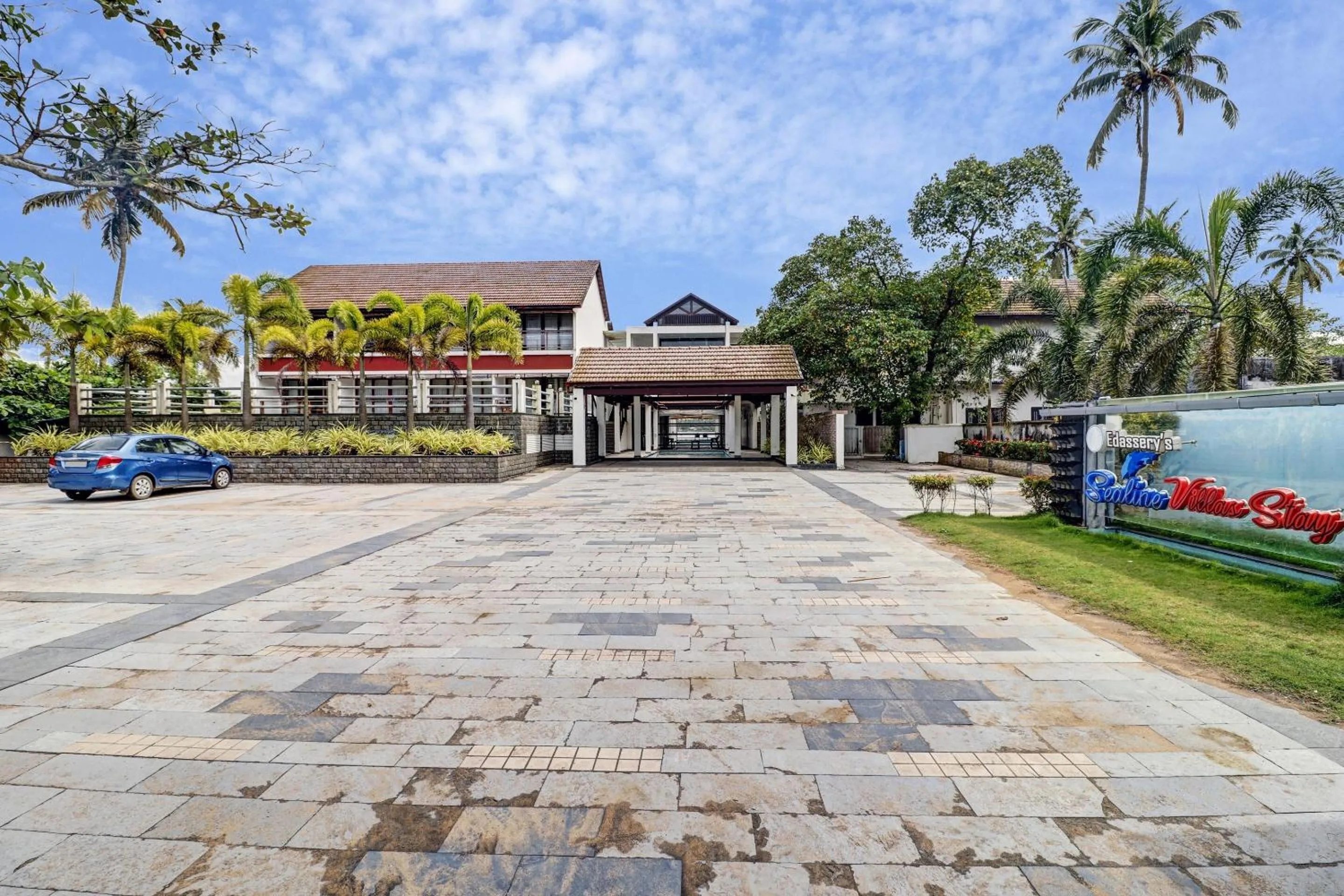 Facade/entrance in Super OAK Edassery's Sealine Villa Stay