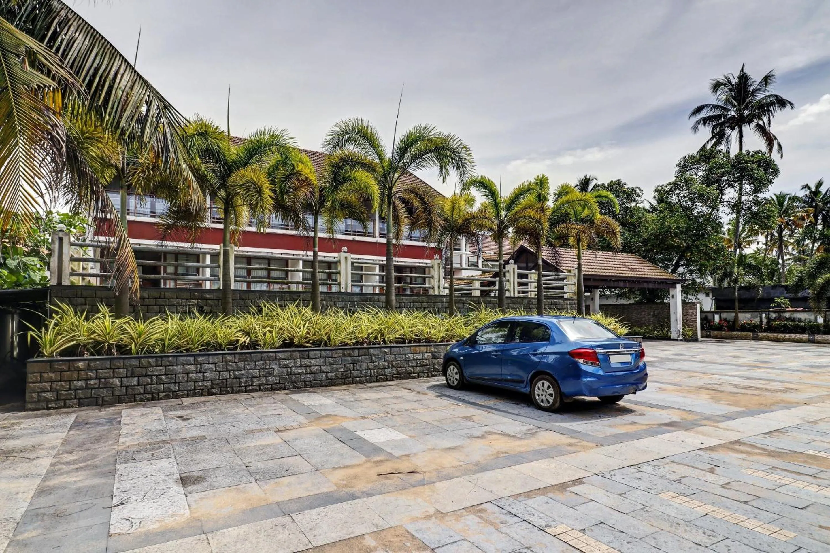 Facade/entrance in Super OAK Edassery's Sealine Villa Stay
