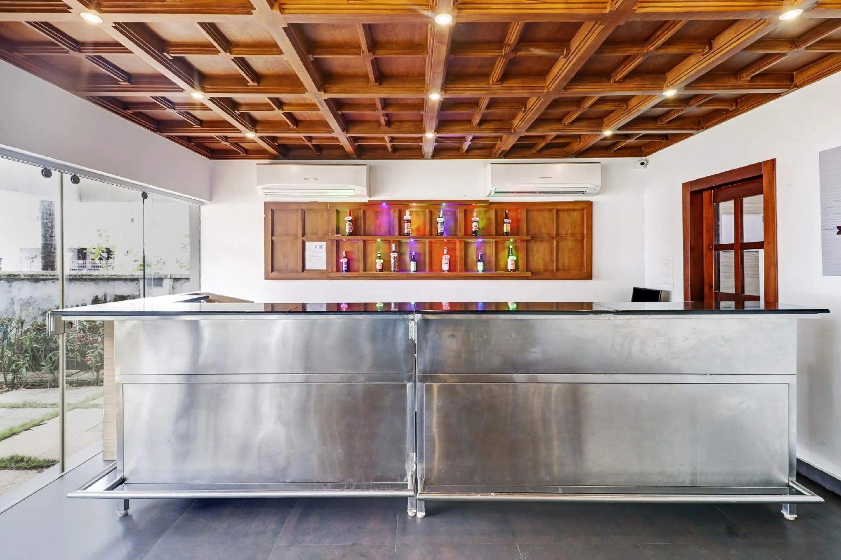 Restaurant/places to eat in Super OAK Edassery's Sealine Villa Stay