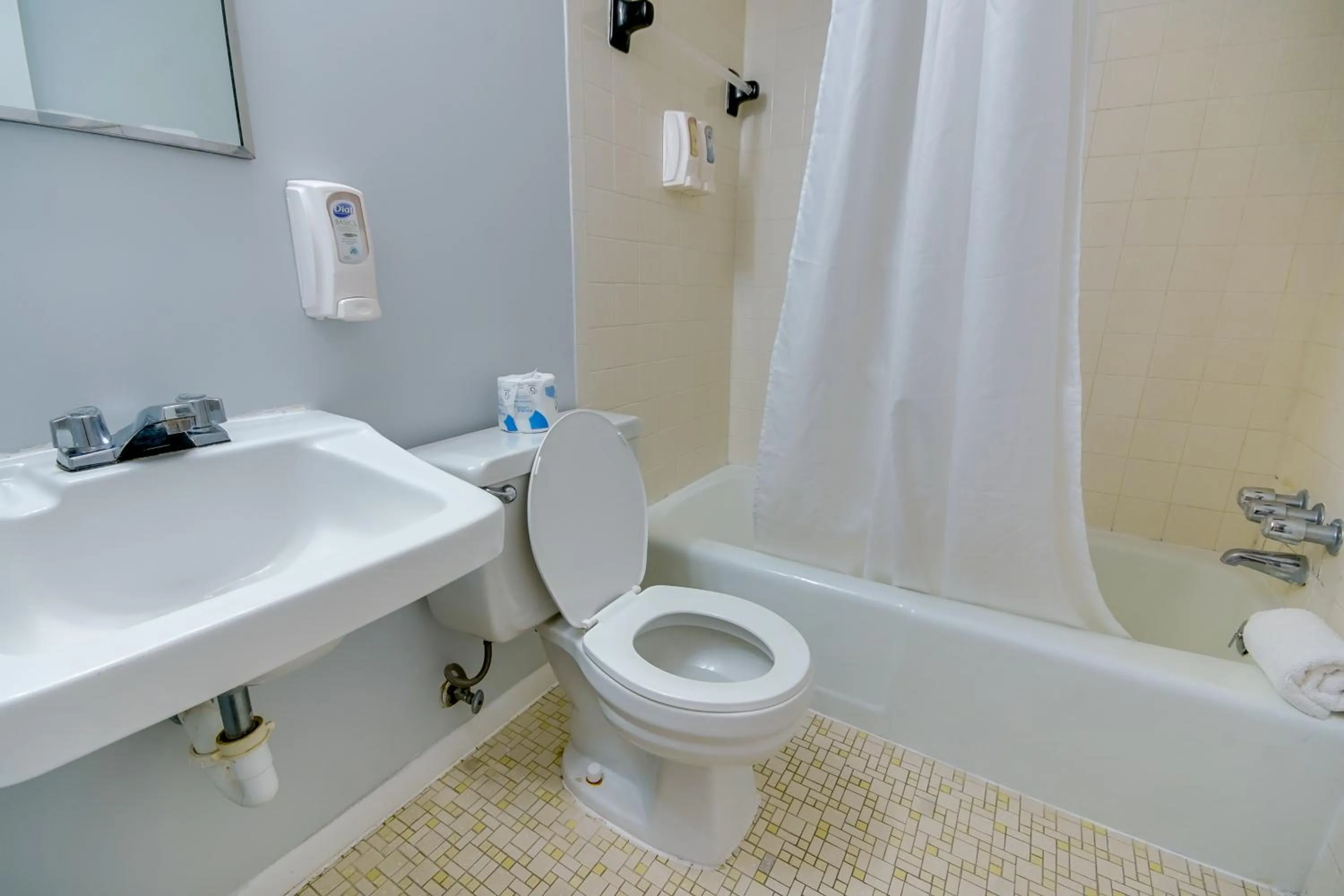Bathroom in Rideau Oceanfront Motel