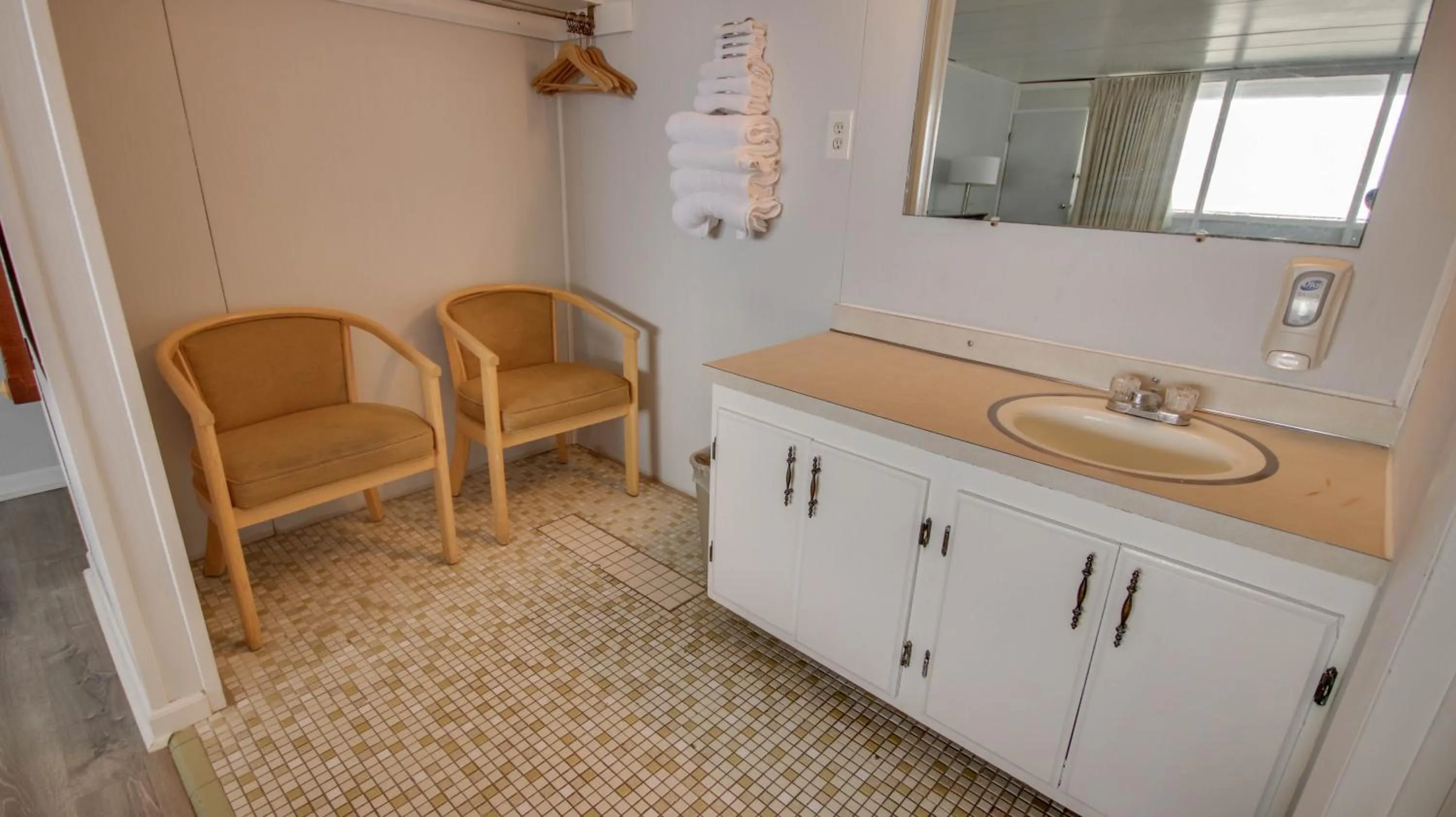 Bathroom in Rideau Oceanfront Motel
