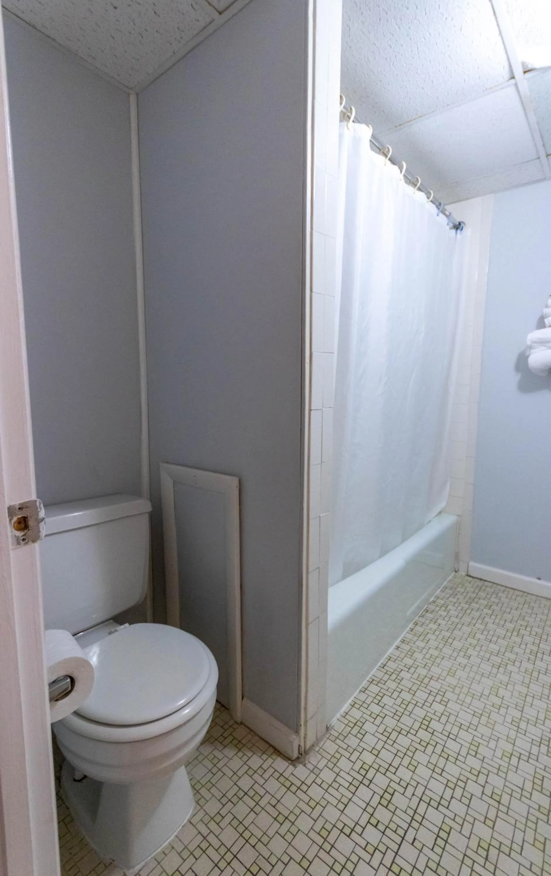 Bathroom in Rideau Oceanfront Motel