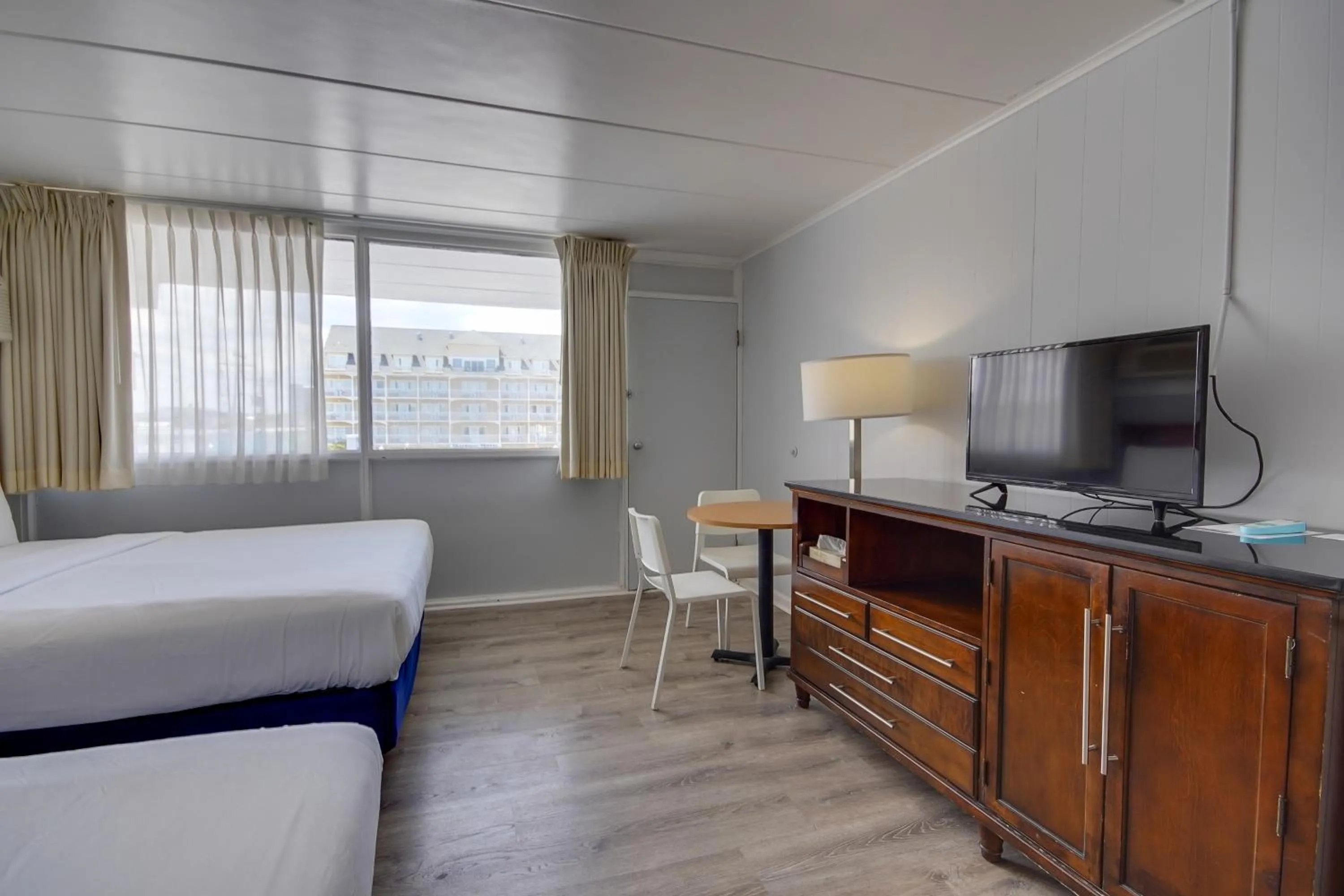 TV and multimedia, Bed in Rideau Oceanfront Motel