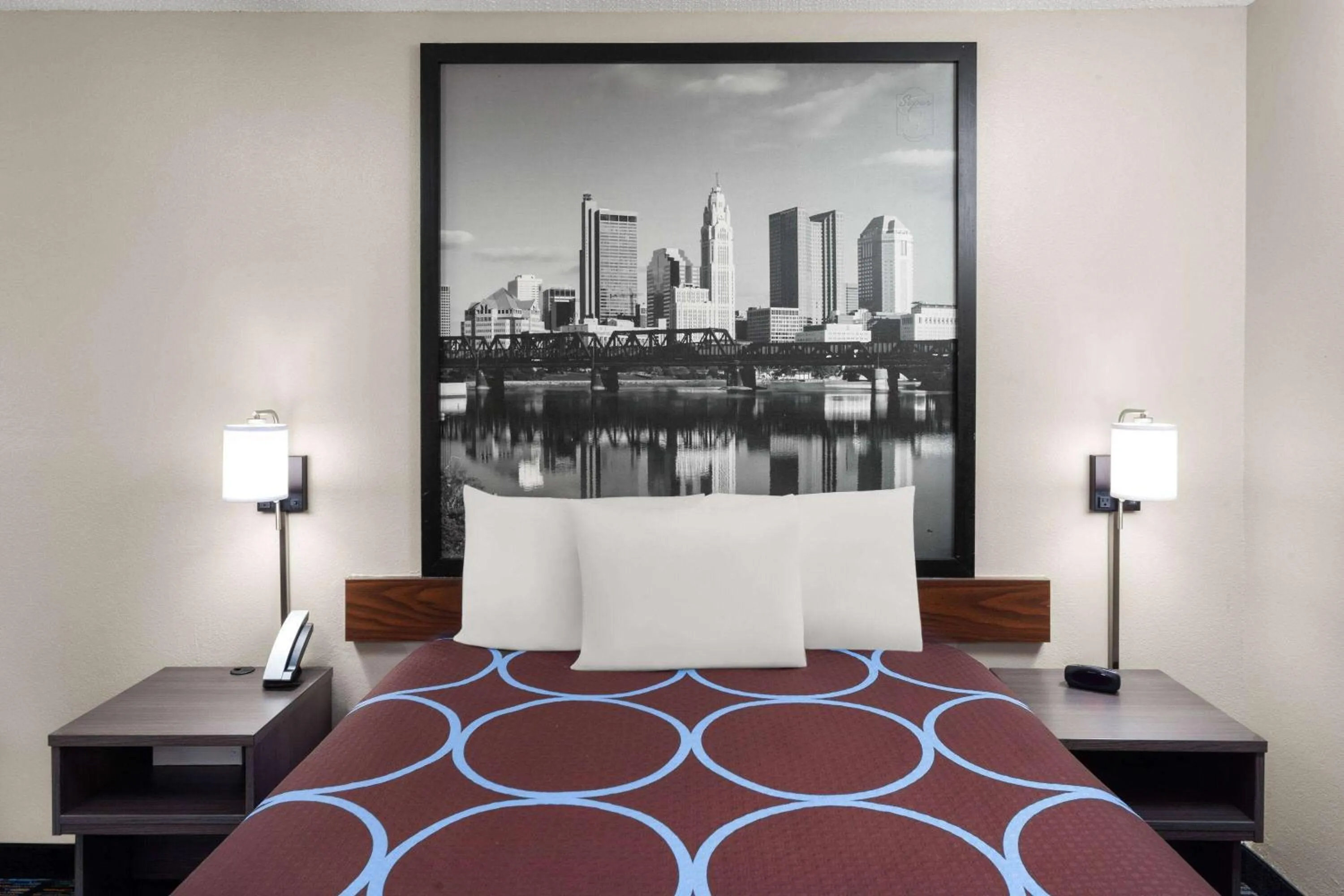 Photo of the whole room, Bed in Super 8 by Wyndham Mt. Vernon