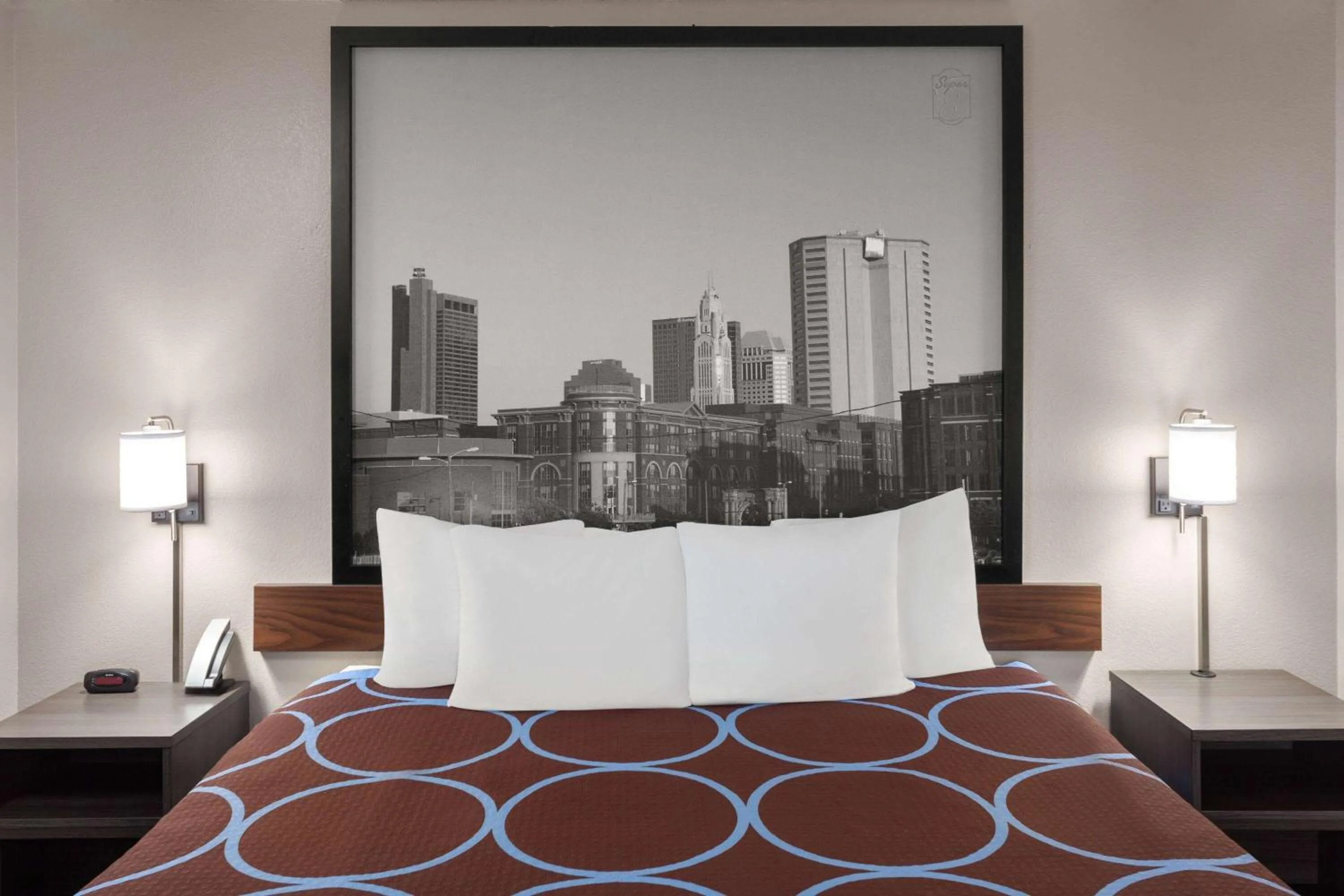 Photo of the whole room, Bed in Super 8 by Wyndham Mt. Vernon