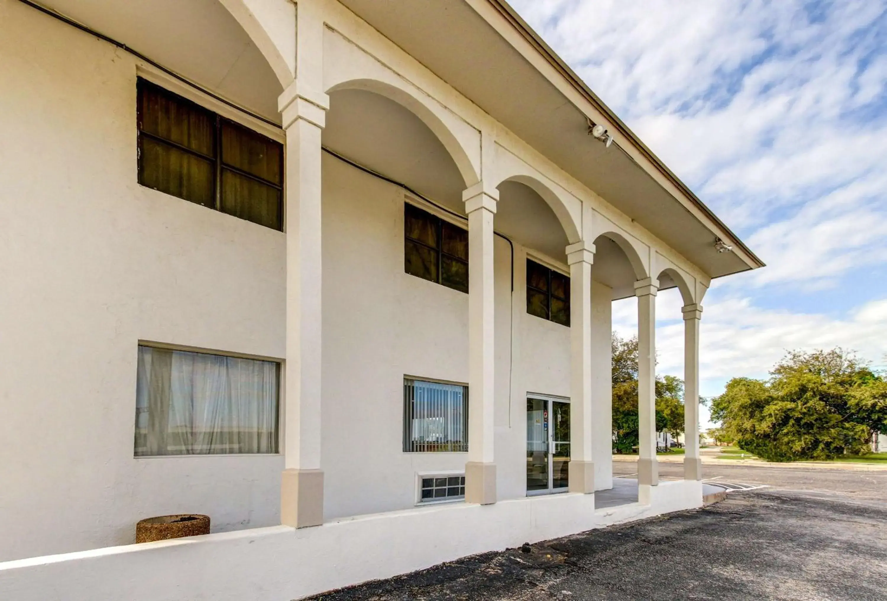 Property building in Motel 6 Waco - Lacy Lakeview Property building in Motel 6 Waco - Lacy Lakeview