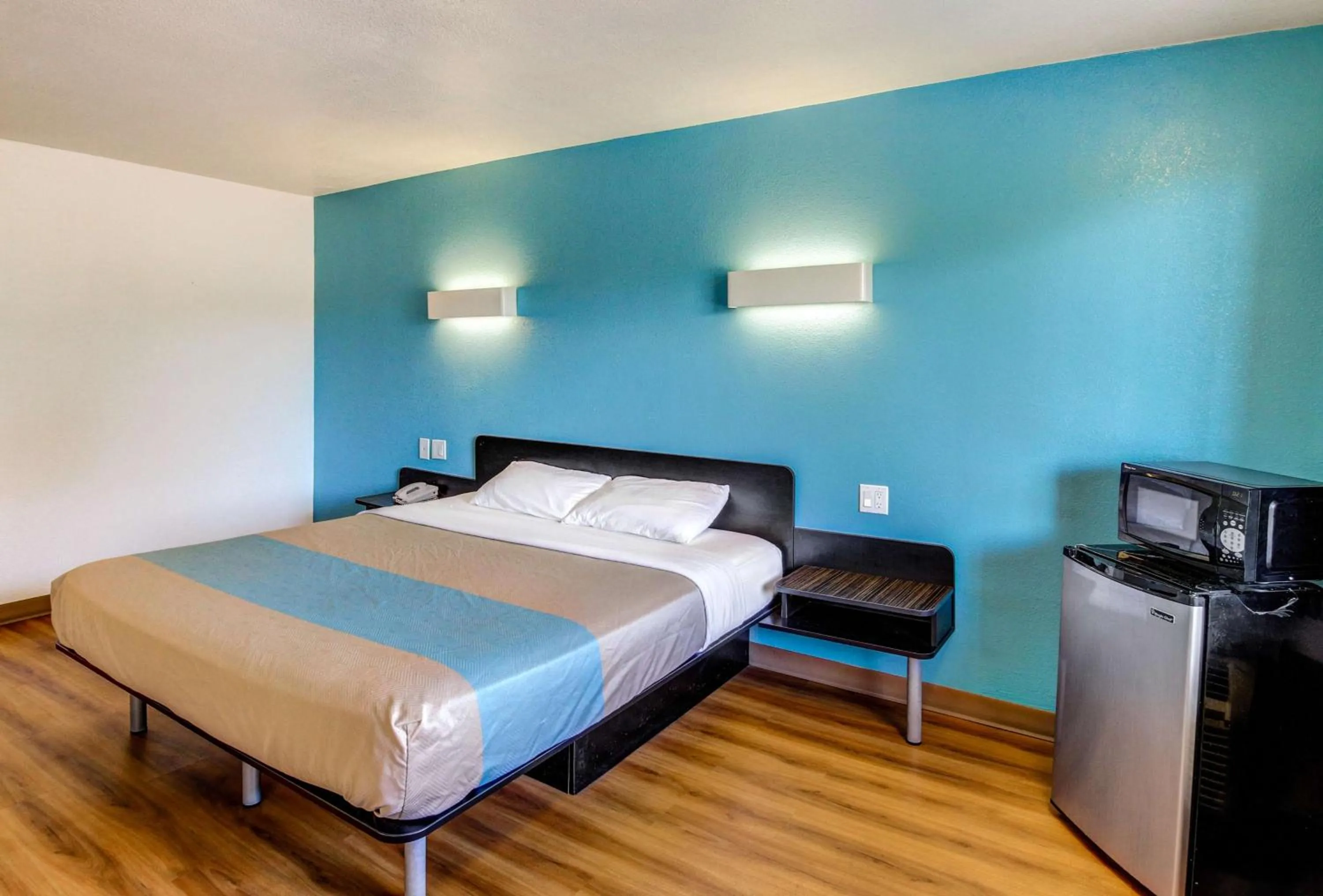 Photo of the whole room, Bed in Motel 6 Waco - Lacy Lakeview