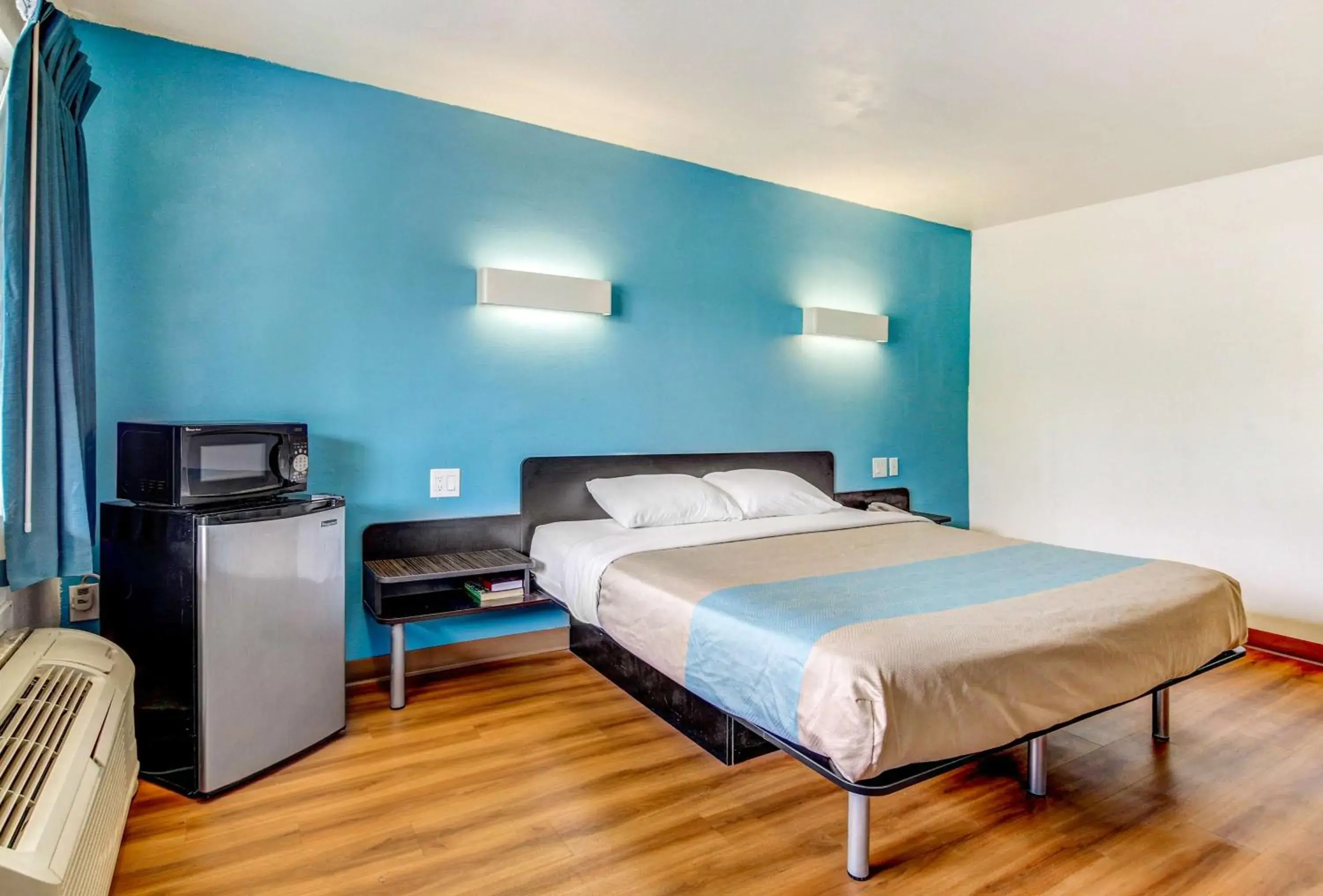 Photo of the whole room, Bed in Motel 6 Waco - Lacy Lakeview Photo of the whole room, Bed in Motel 6 Waco - Lacy Lakeview