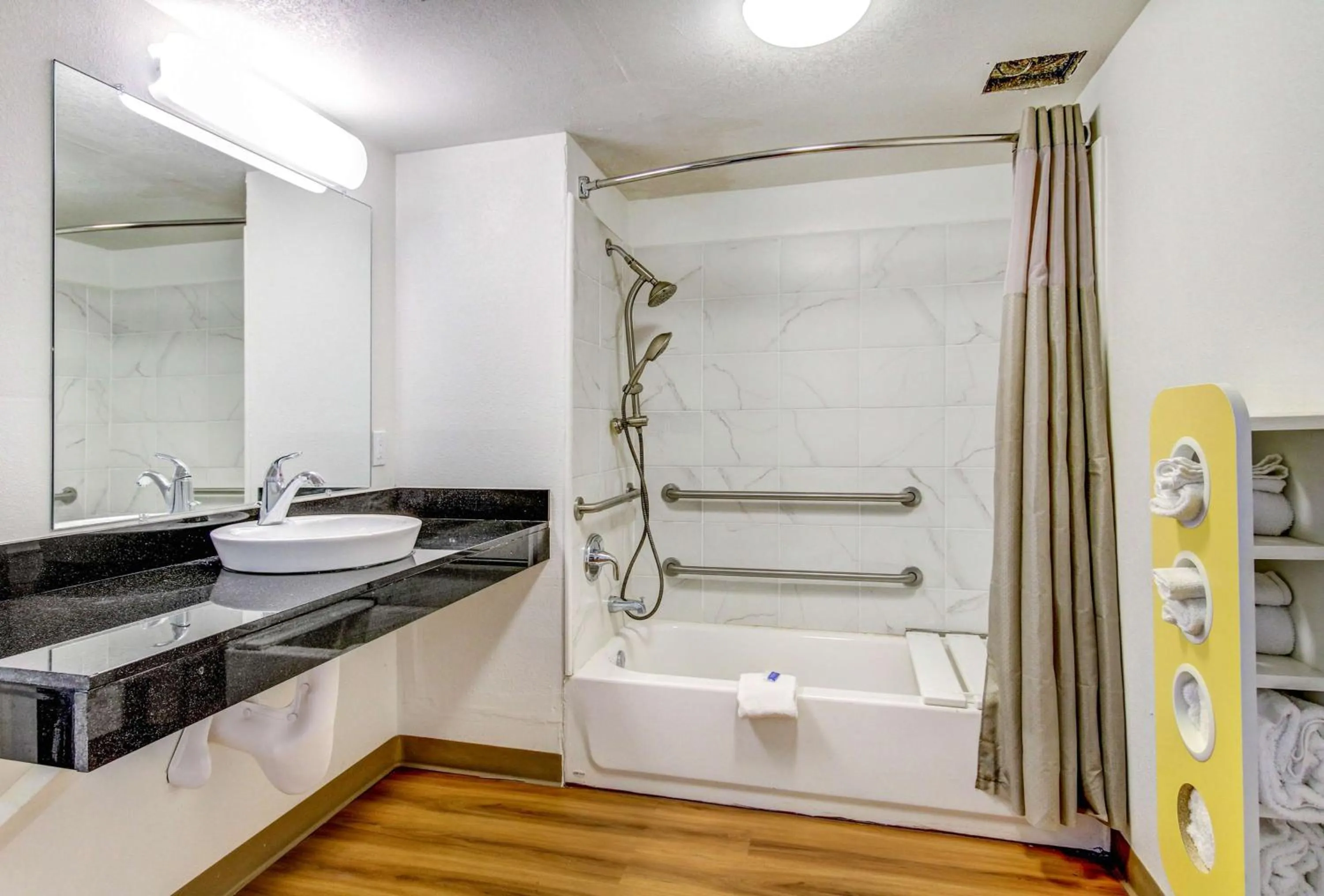 Shower in Motel 6 Waco - Lacy Lakeview