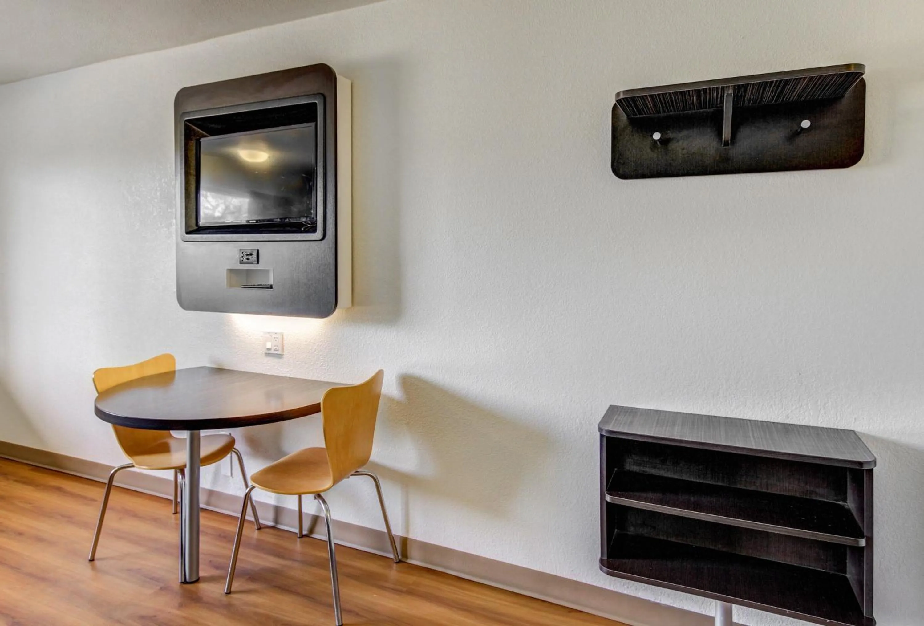 TV and multimedia in Motel 6 Waco - Lacy Lakeview