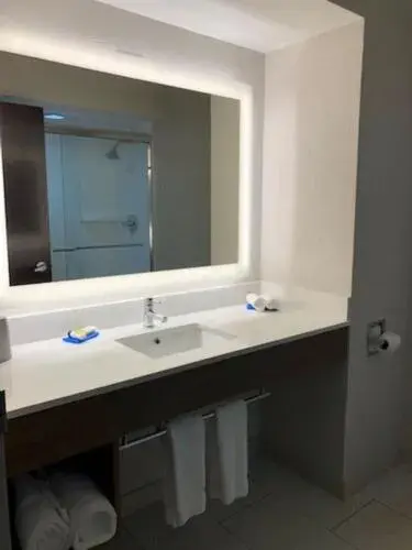 Deluxe Queen Room with Two Queen Beds - Non-Smoking in Best Western of Clewiston Deluxe Queen Room with Two Queen Beds - Non-Smoking in Best Western of Clewiston