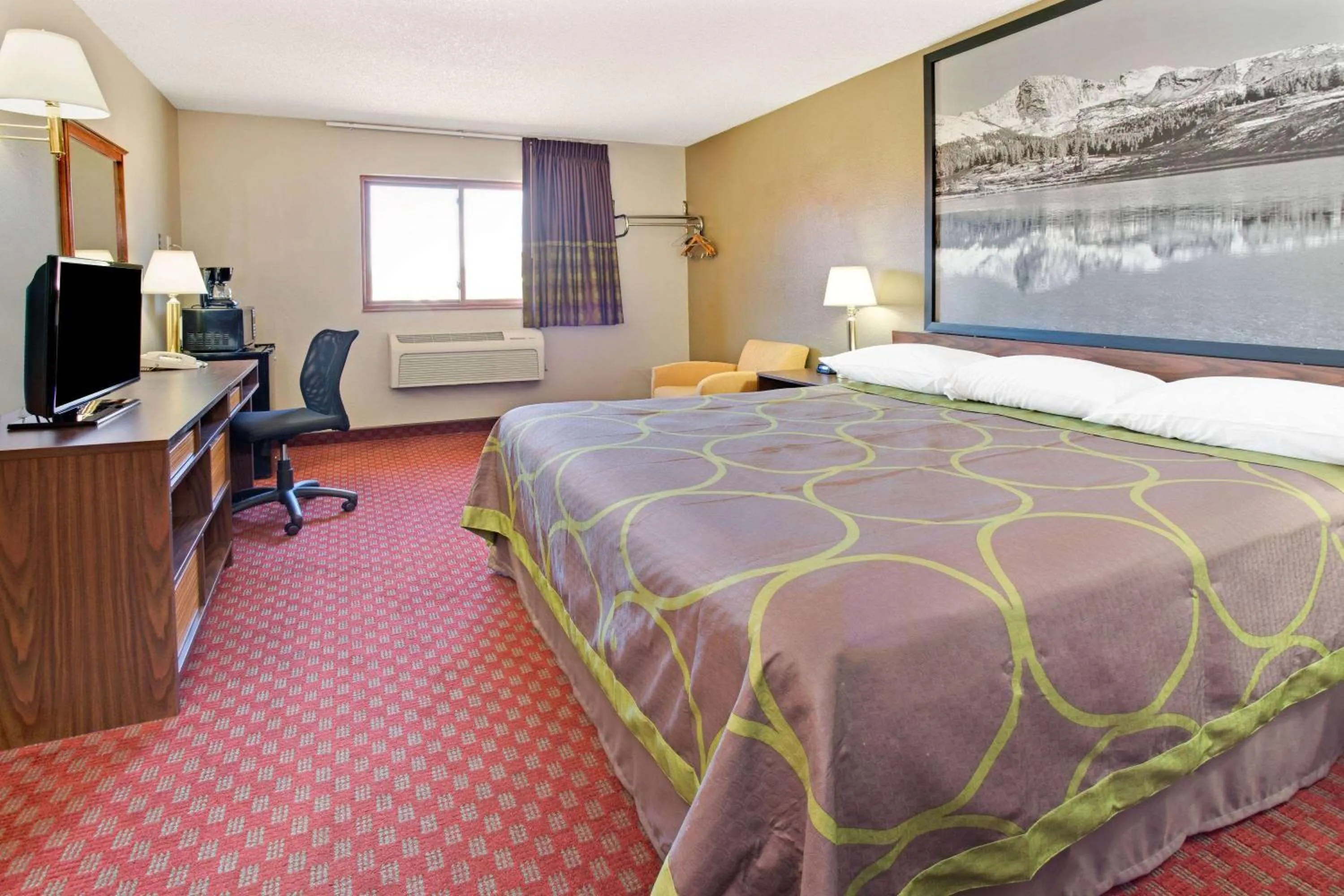 Photo of the whole room, Bed in Super 8 by Wyndham Longmont/Del Camino