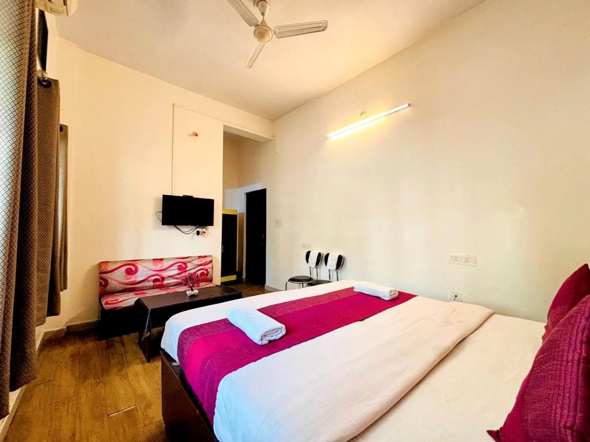 Bed in Hotel Sunrise Inn