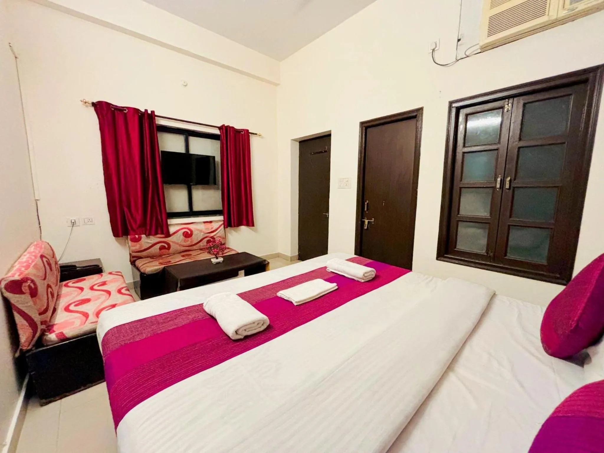 Bed in Hotel Sunrise Inn