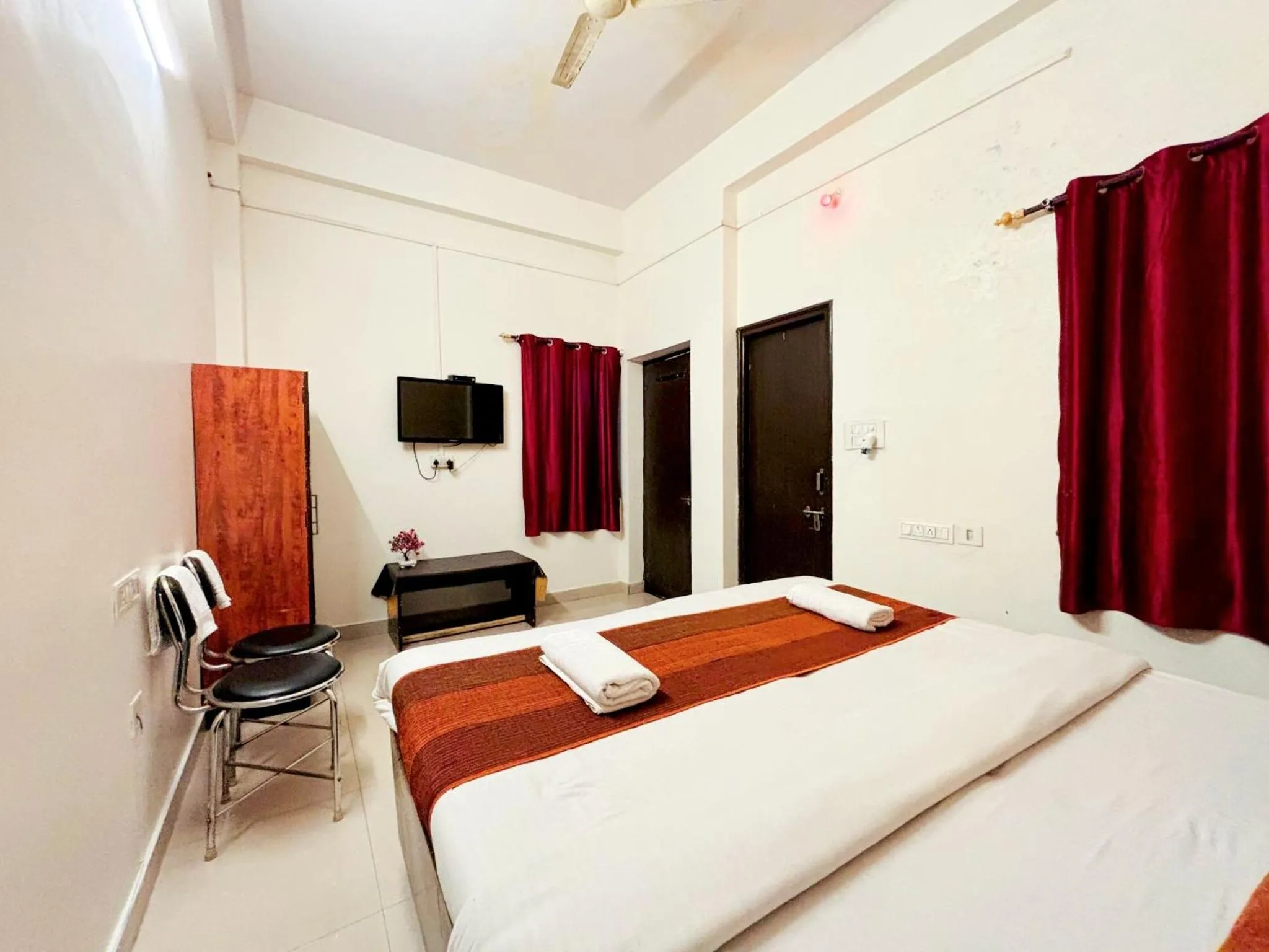 Bed in Hotel Sunrise Inn