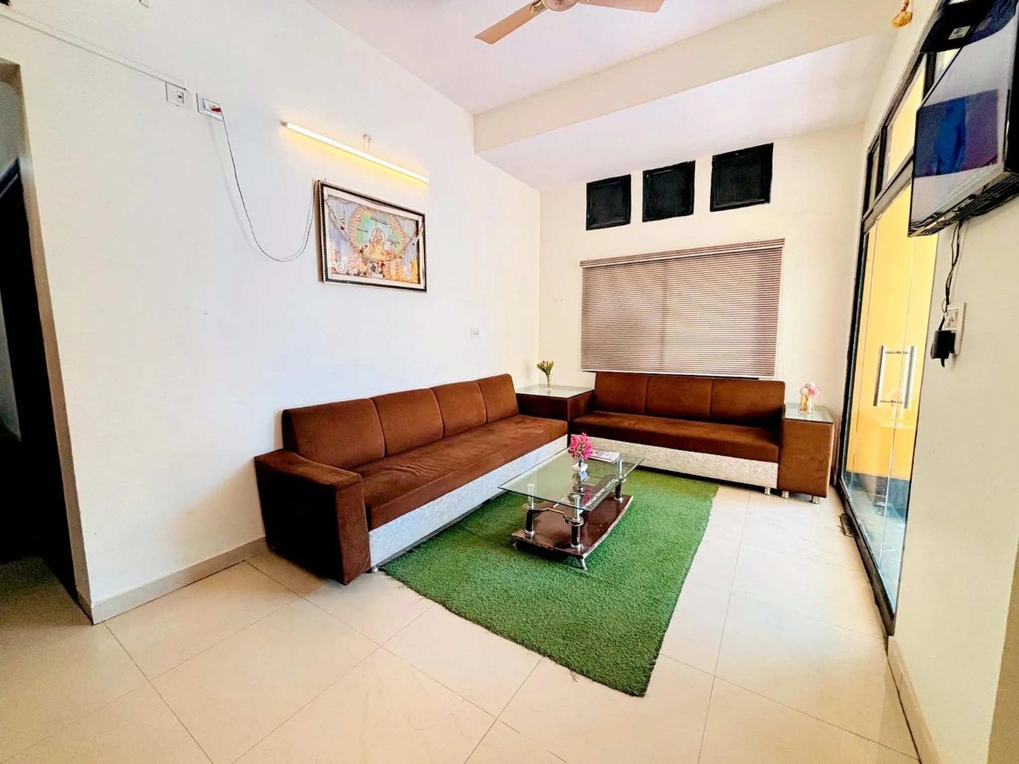 Seating area in Hotel Sunrise Inn