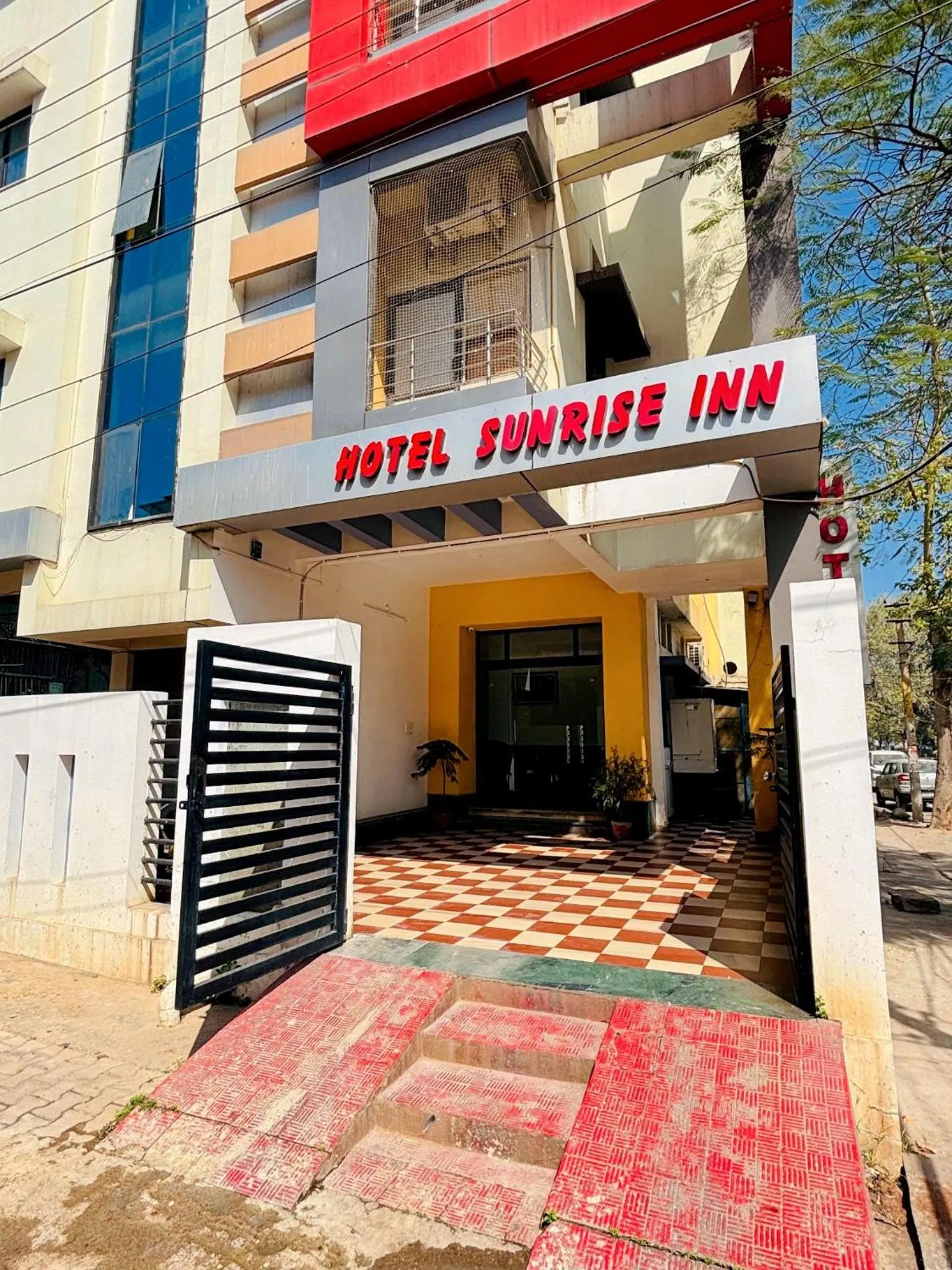 Facade/entrance in Hotel Sunrise Inn