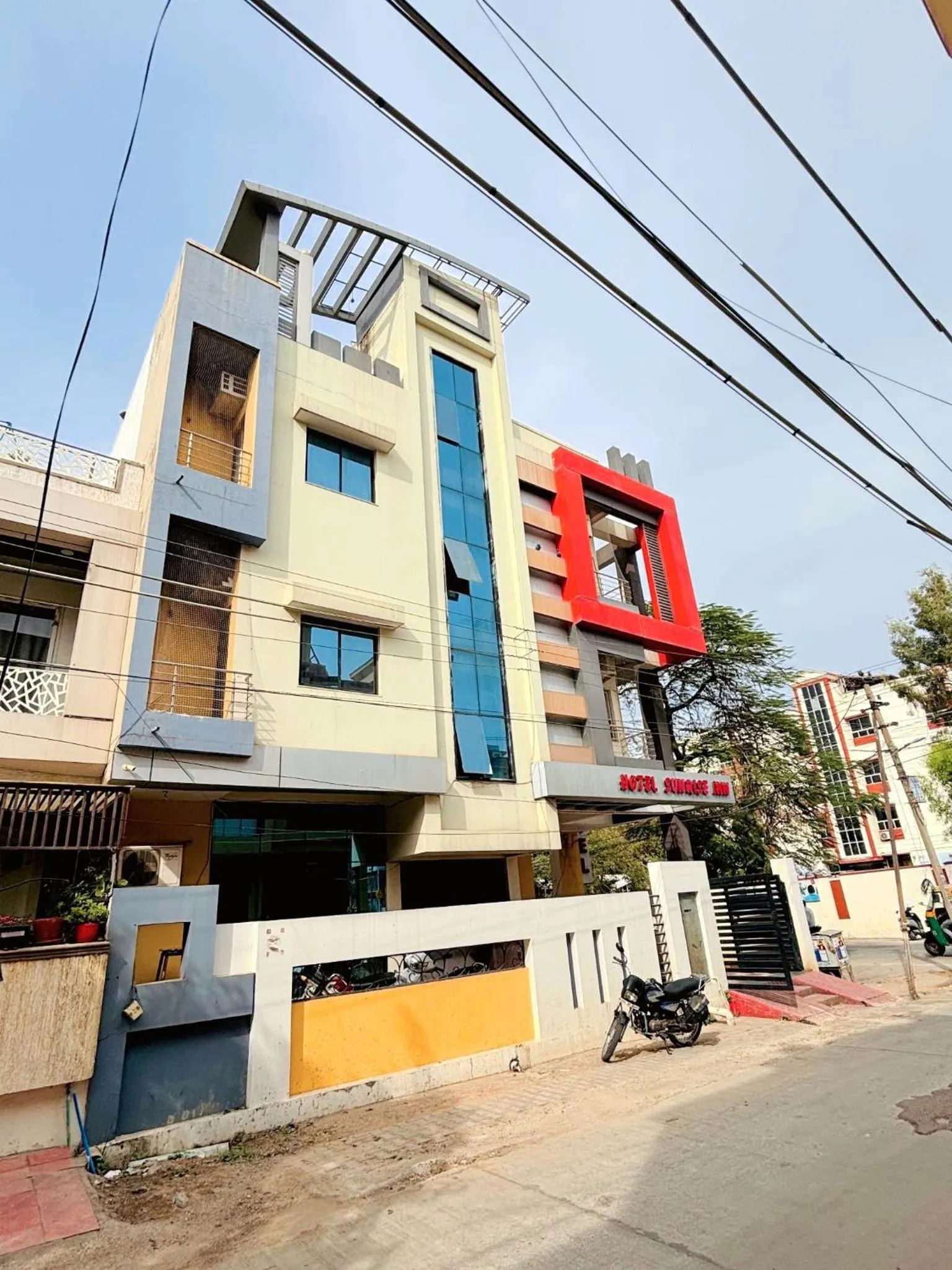 Property building in Hotel Sunrise Inn