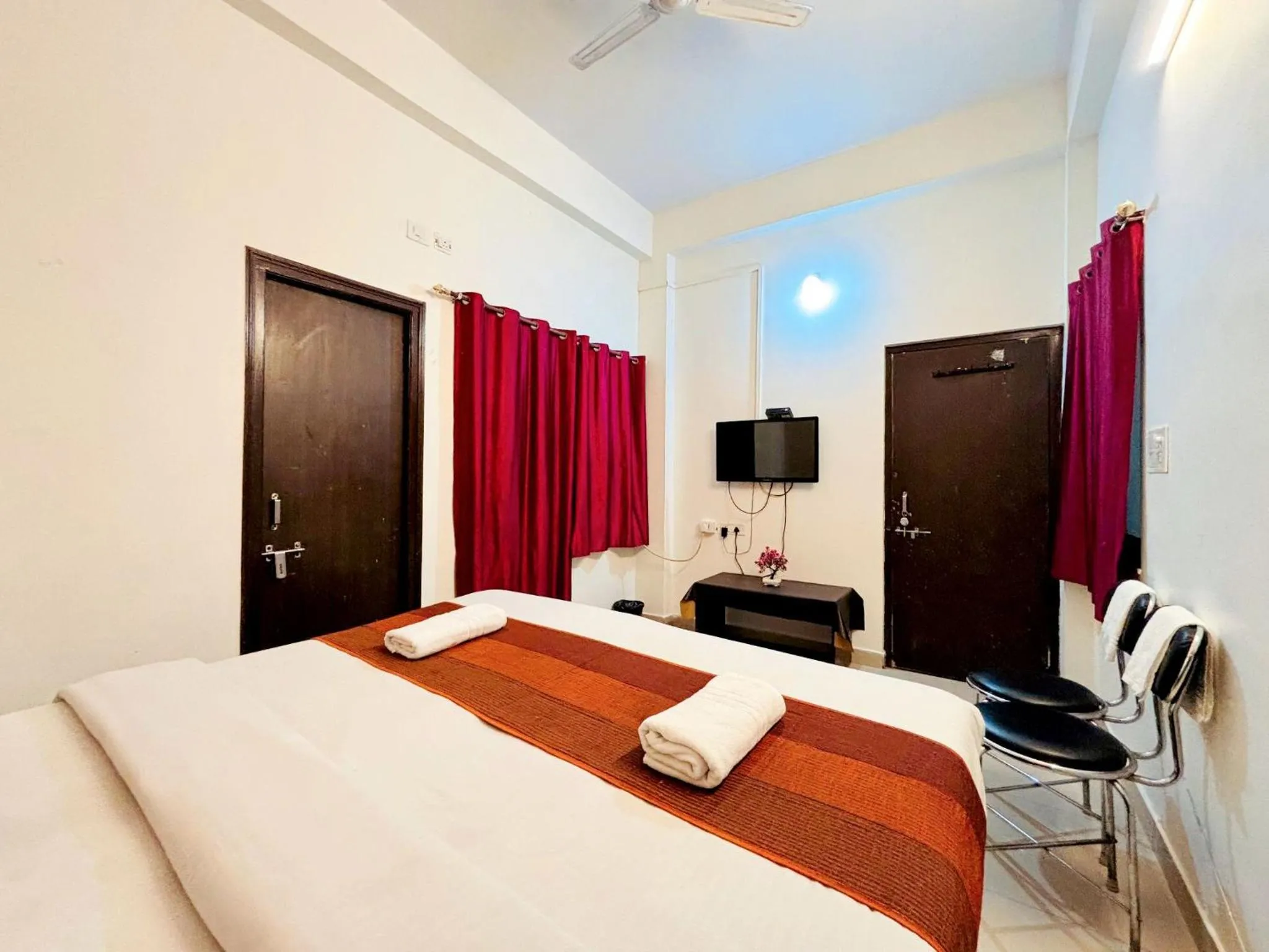 Bed in Hotel Sunrise Inn