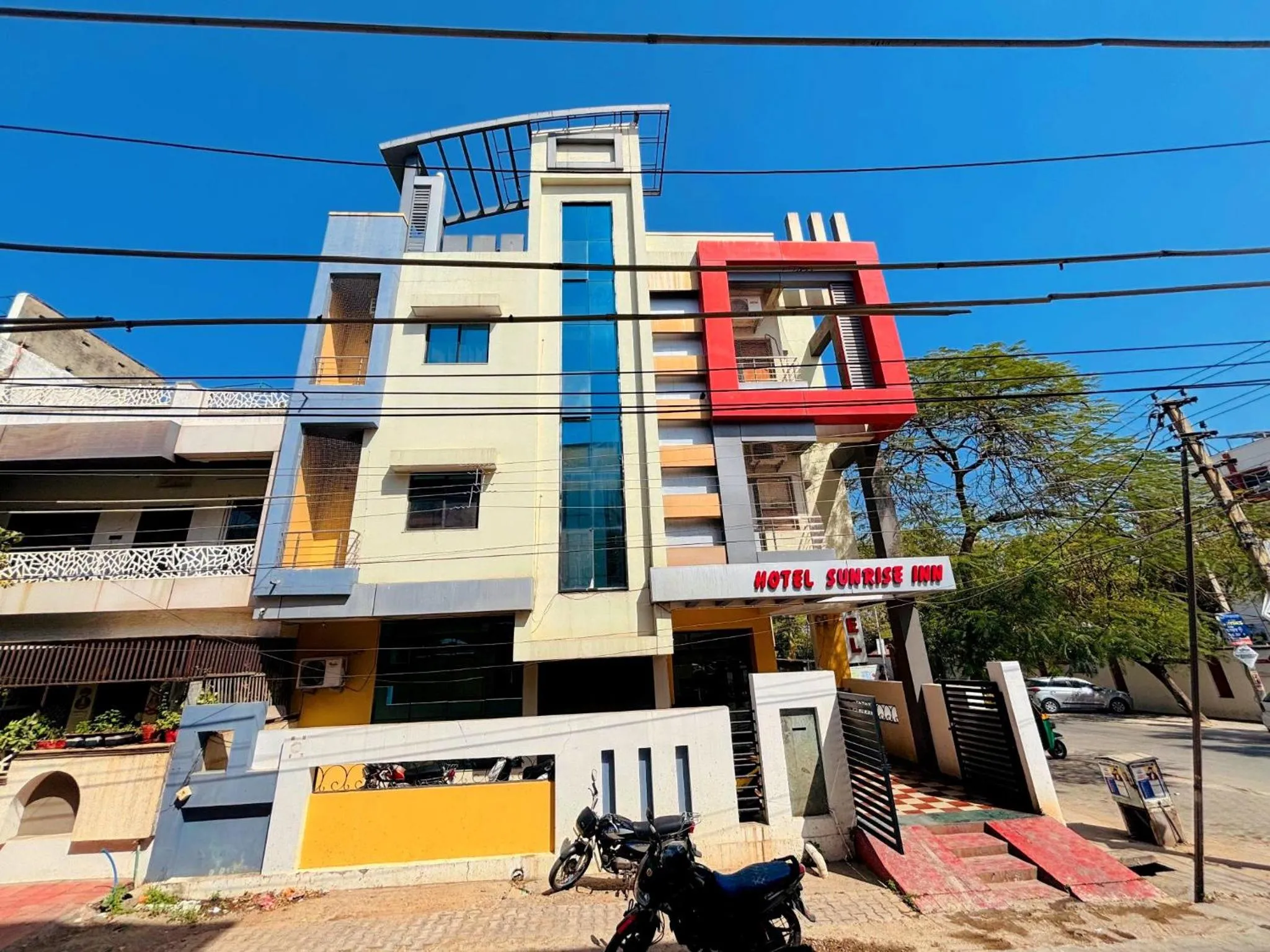 Property building in Hotel Sunrise Inn