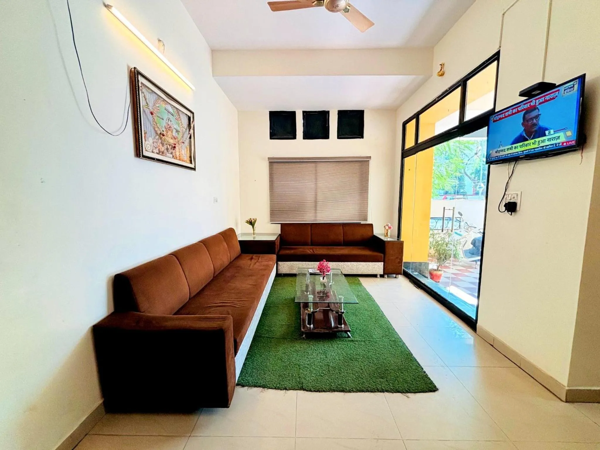 Seating area in Hotel Sunrise Inn