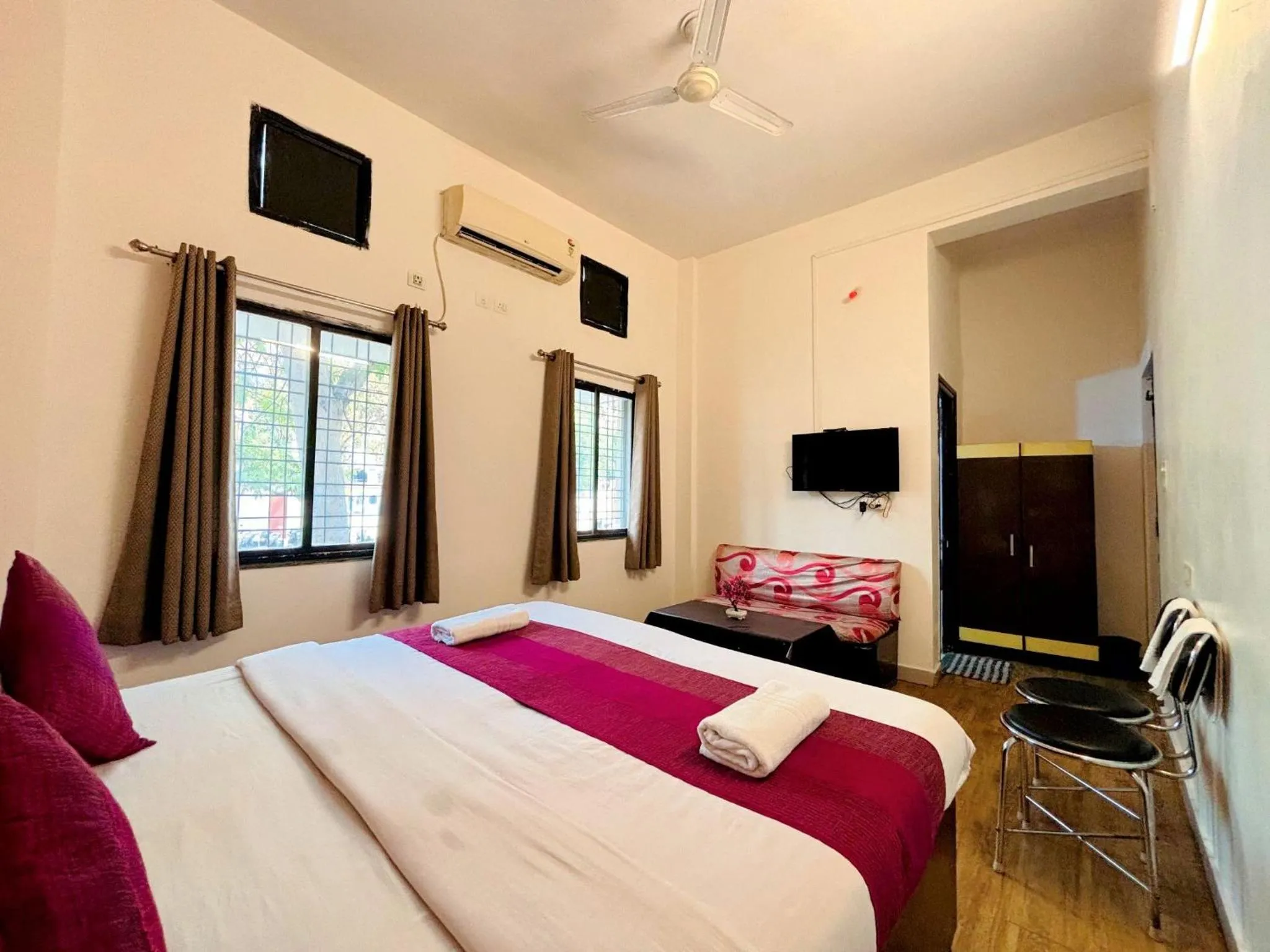 Bed in Hotel Sunrise Inn