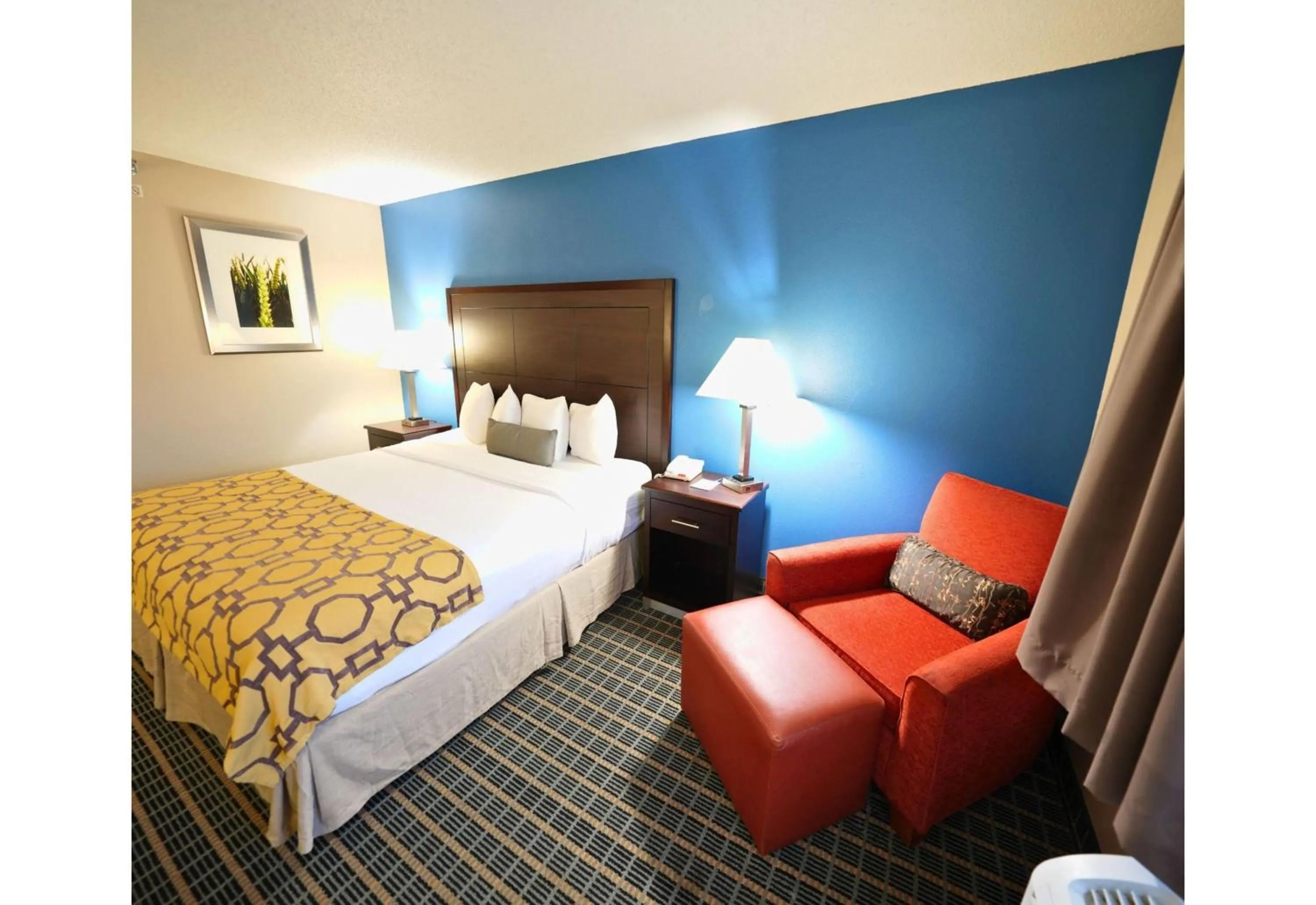 Photo of the whole room, Bed in Baymont by Wyndham Marshalltown