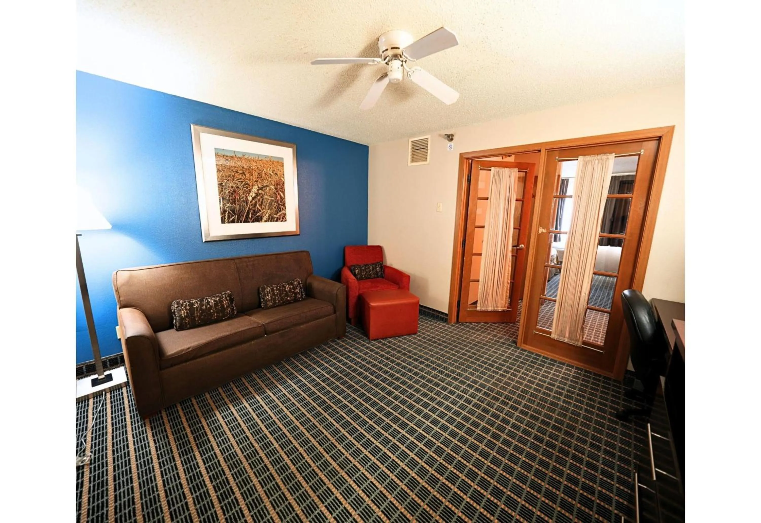 Photo of the whole room in Baymont by Wyndham Marshalltown