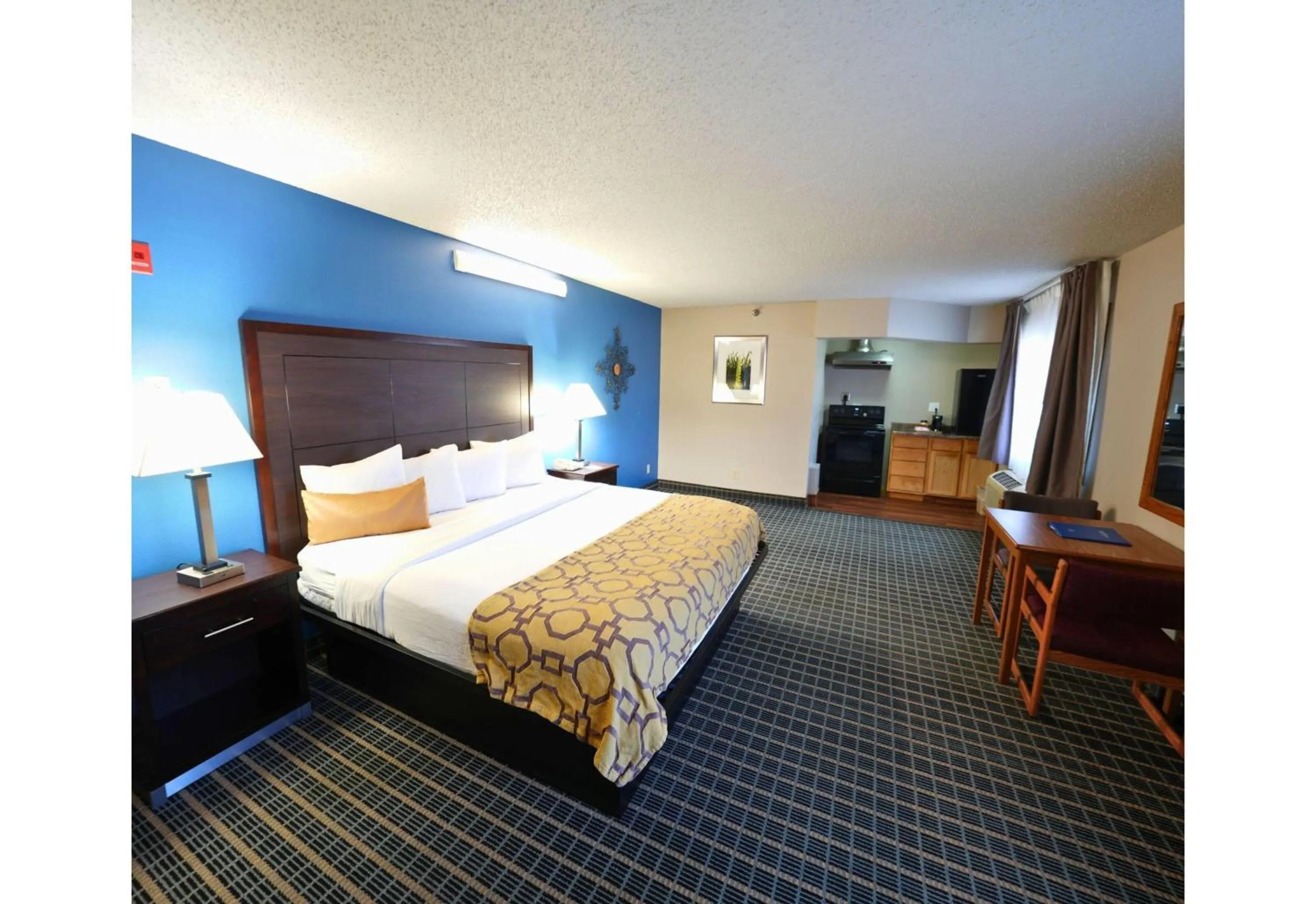 Photo of the whole room, Bed in Baymont by Wyndham Marshalltown