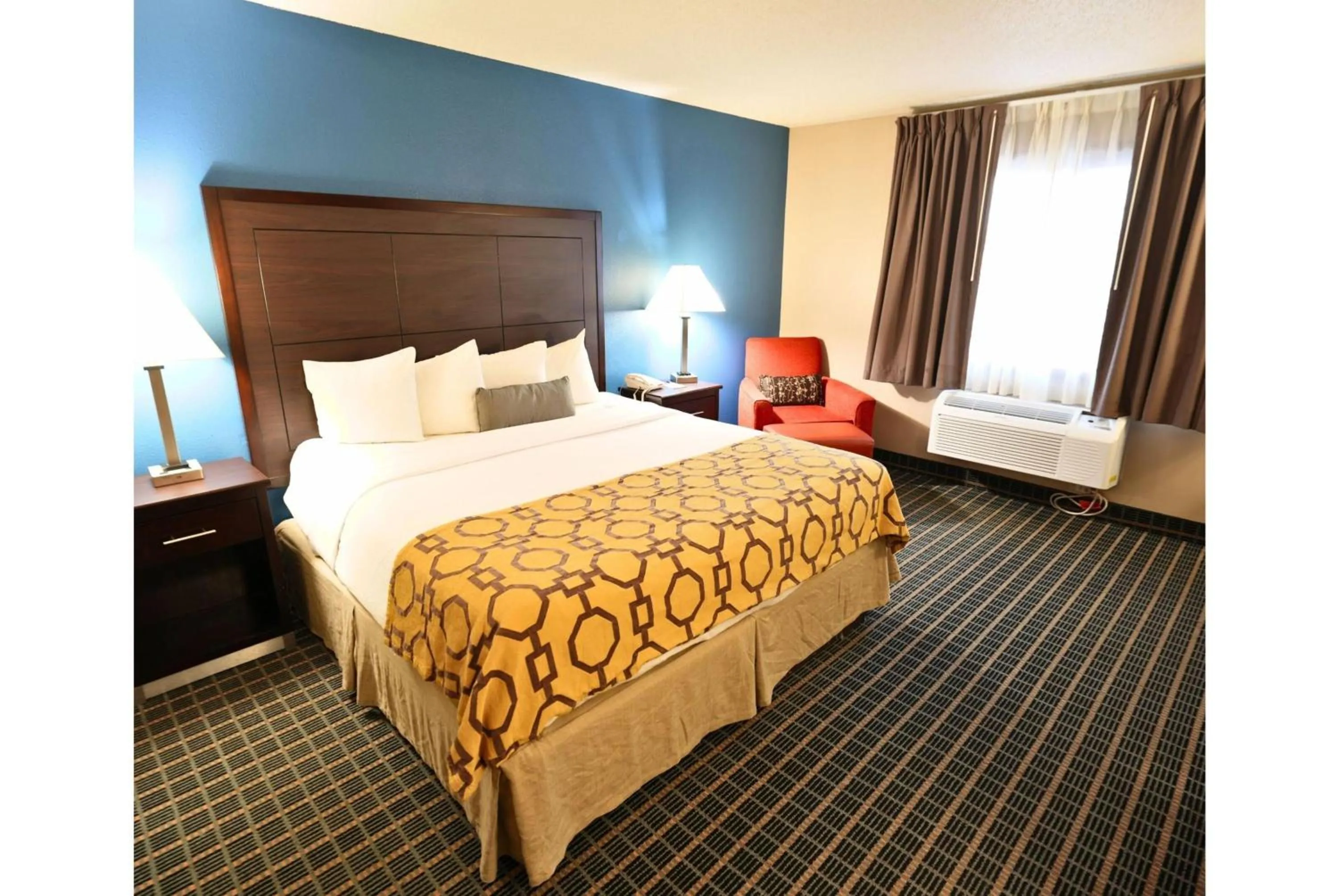 Photo of the whole room, Bed in Baymont by Wyndham Marshalltown