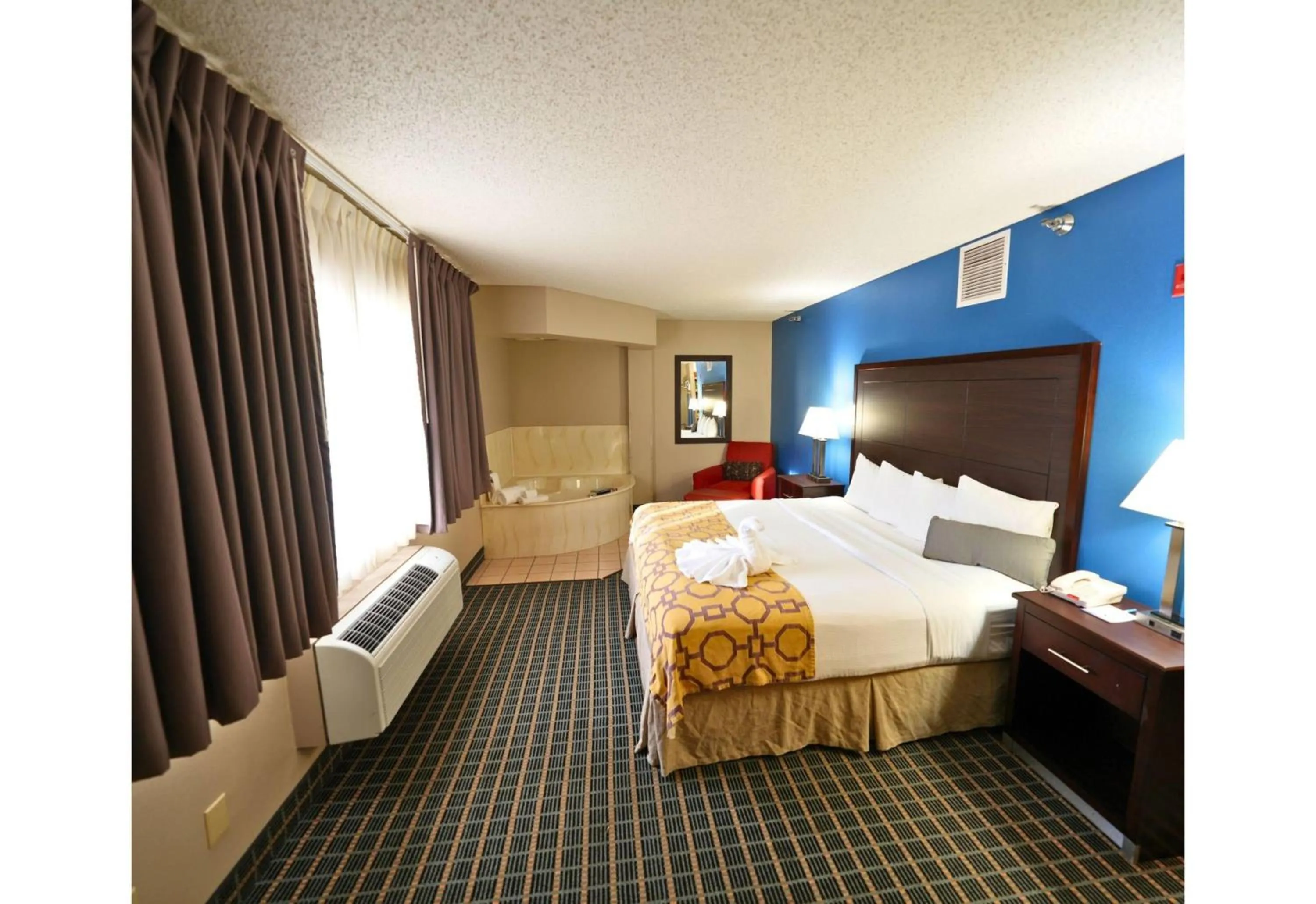 Photo of the whole room, Bed in Baymont by Wyndham Marshalltown