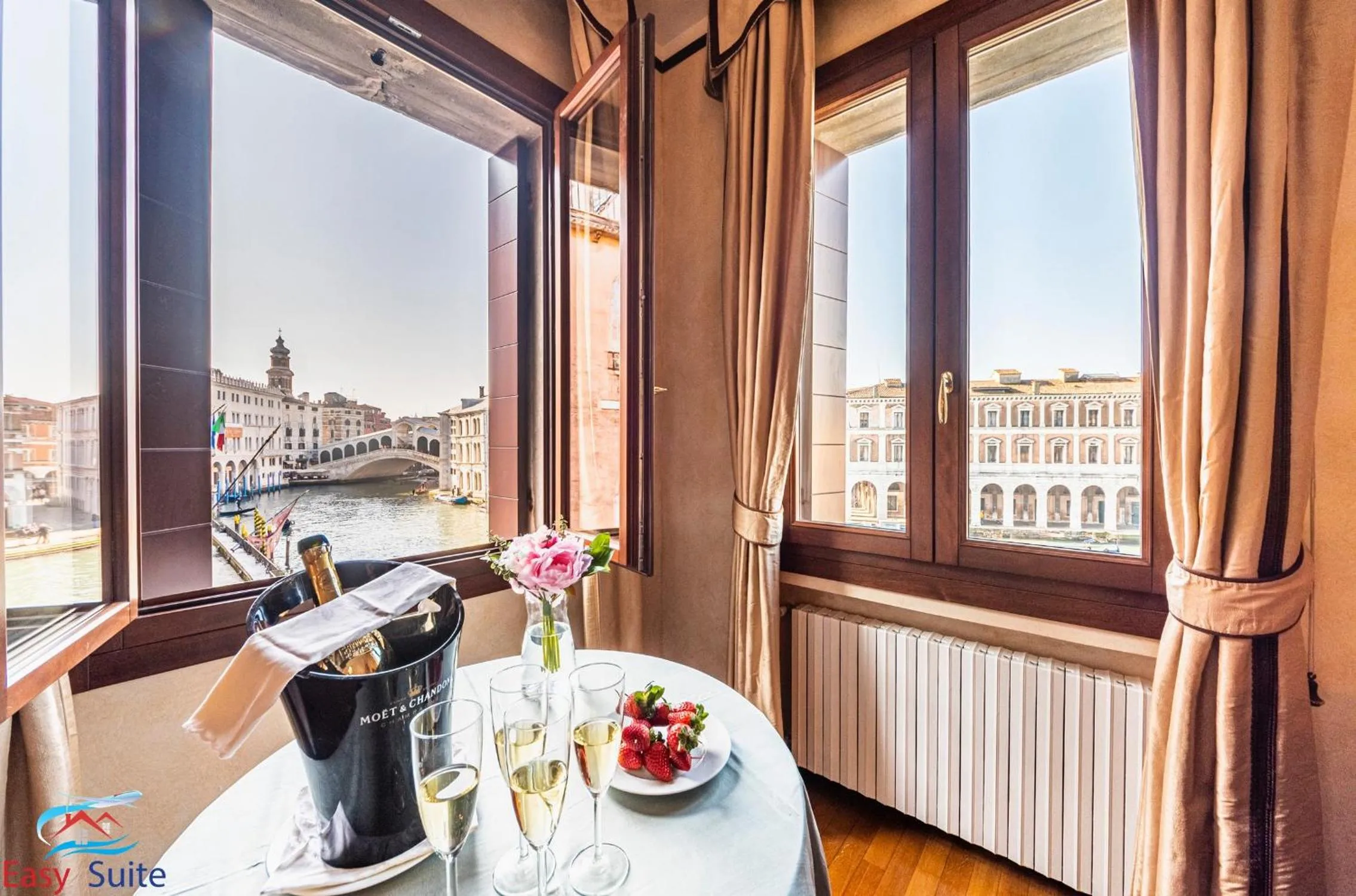 City view in Ca' Pellegrini Luxury Grand Canal
