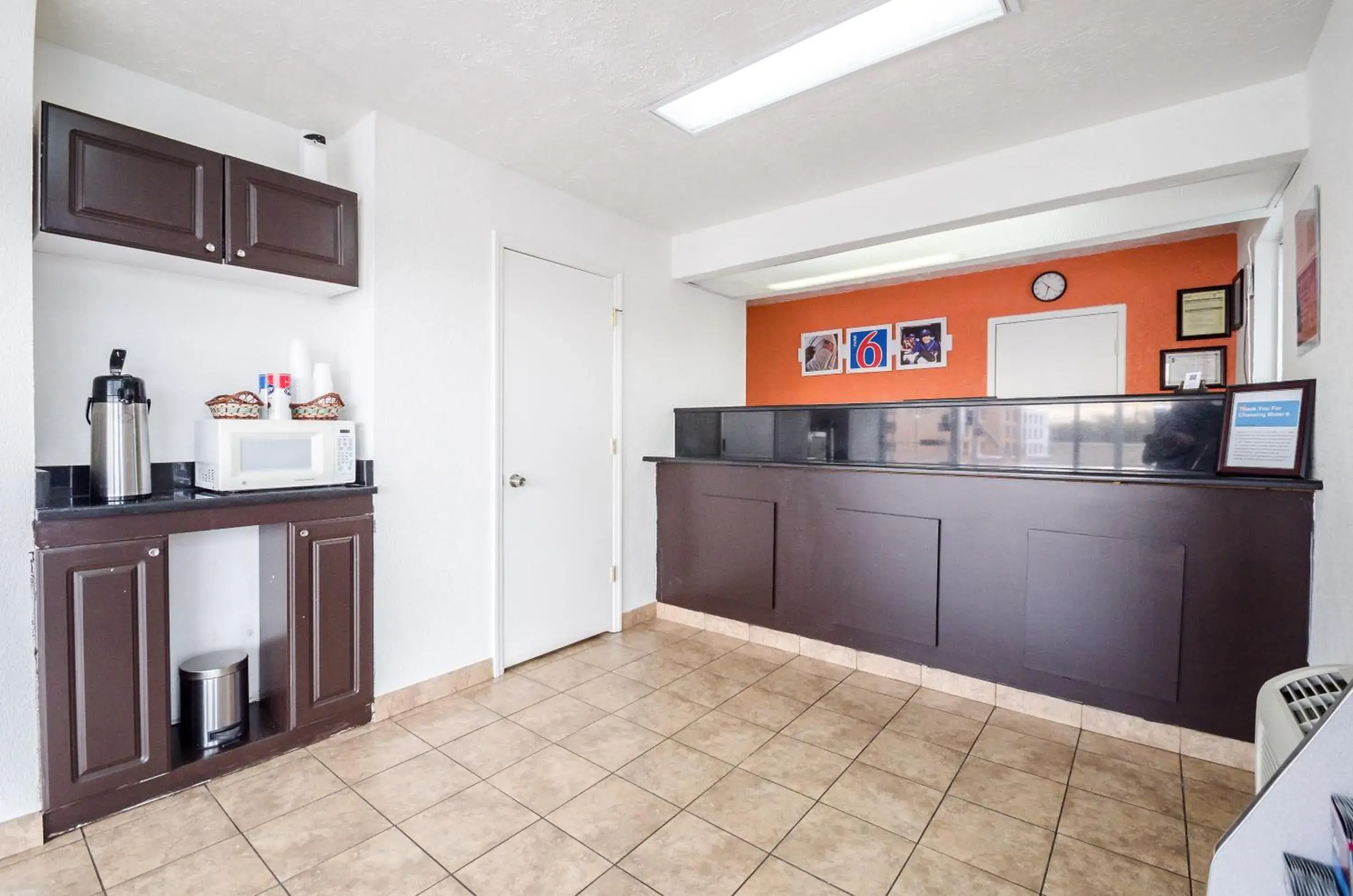 Lobby or reception in Motel 6-Commerce, GA Lobby or reception in Motel 6-Commerce, GA