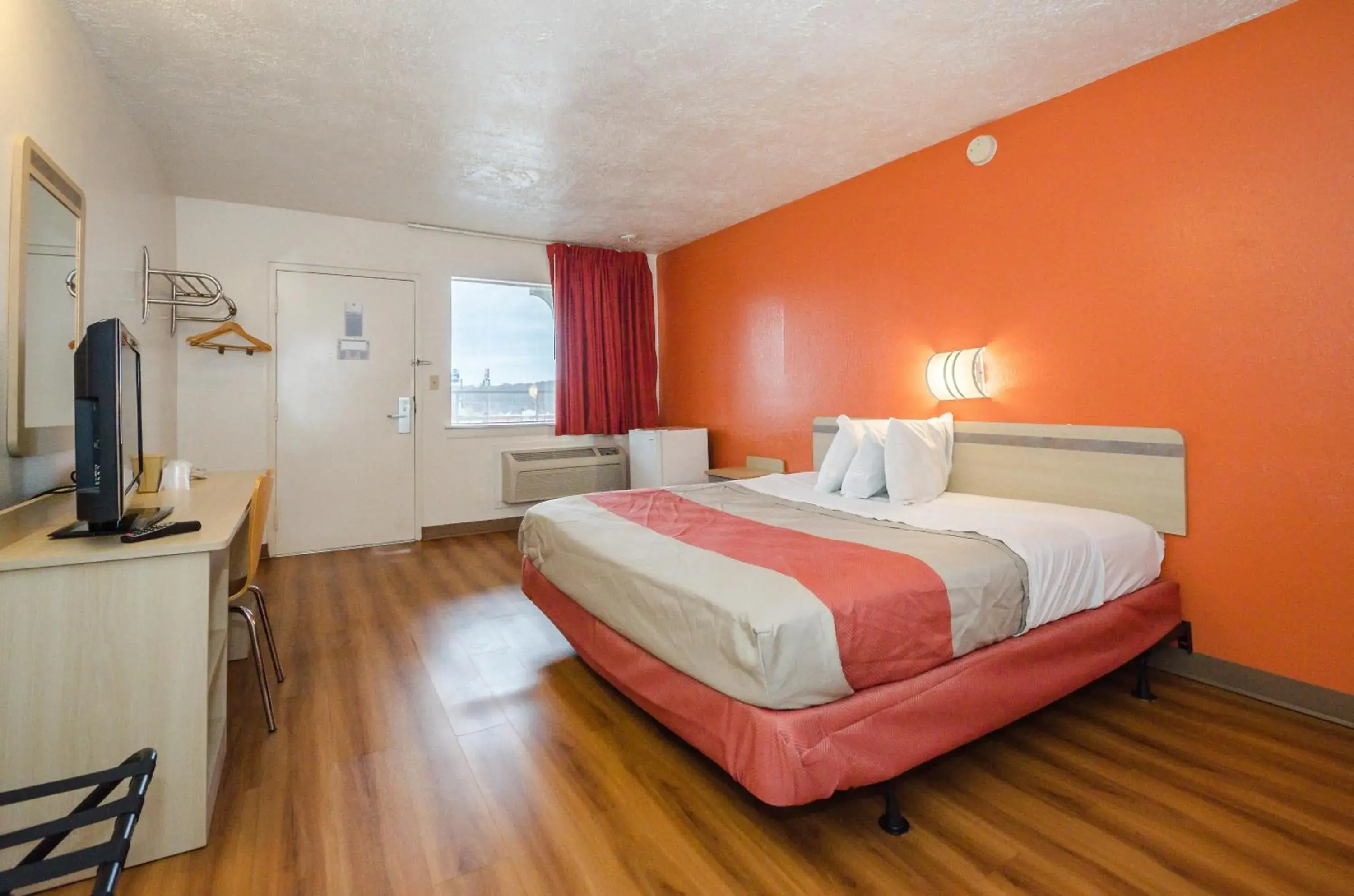 Bedroom, Bed in Motel 6-Commerce, GA Bedroom, Bed in Motel 6-Commerce, GA