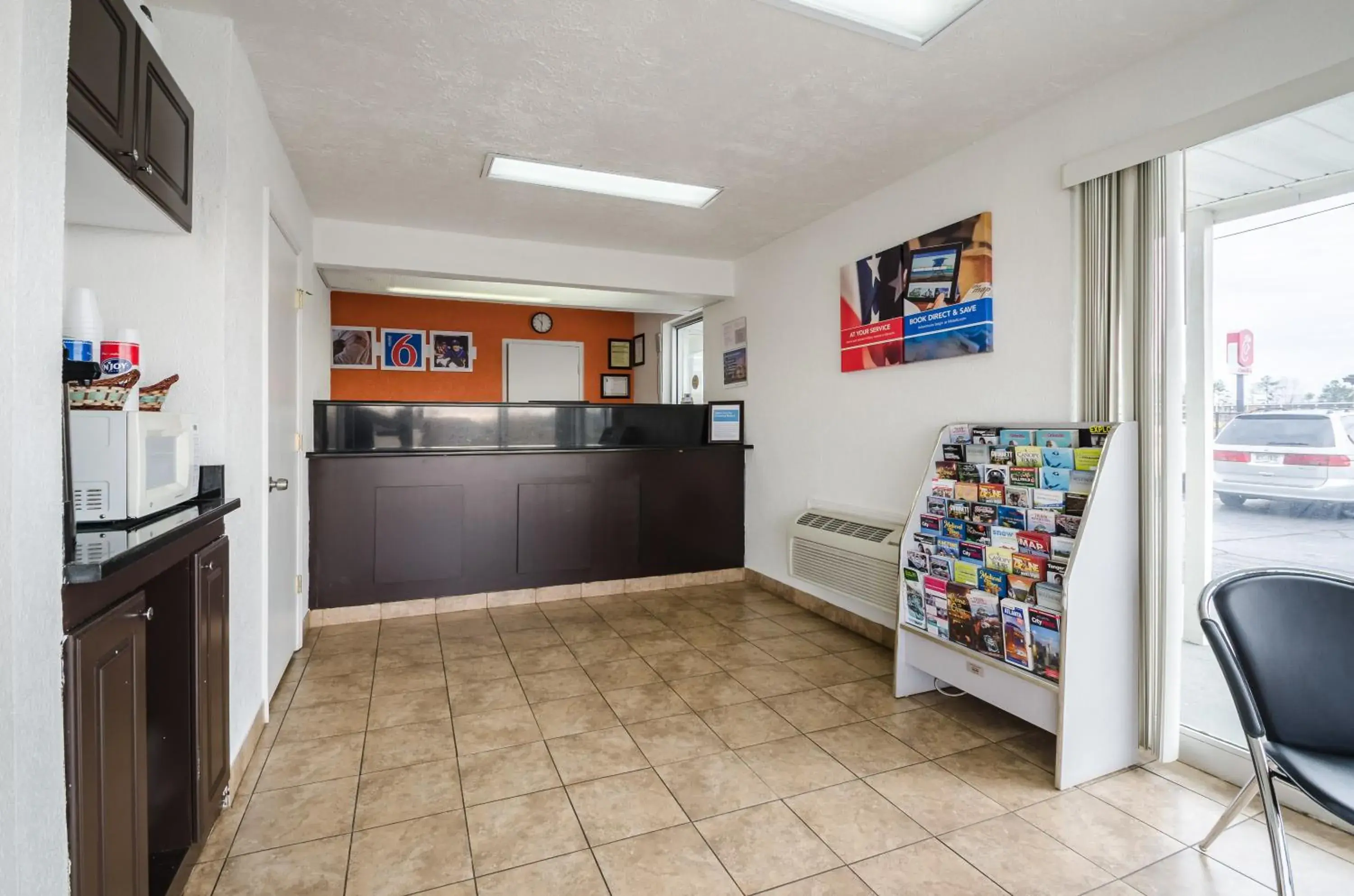 Lobby or reception in Motel 6-Commerce, GA Lobby or reception in Motel 6-Commerce, GA