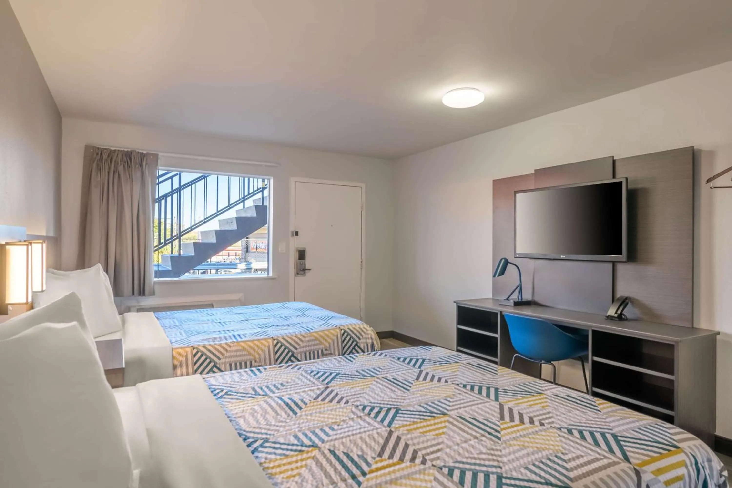 Bedroom, Bed in Motel 6-Commerce, GA