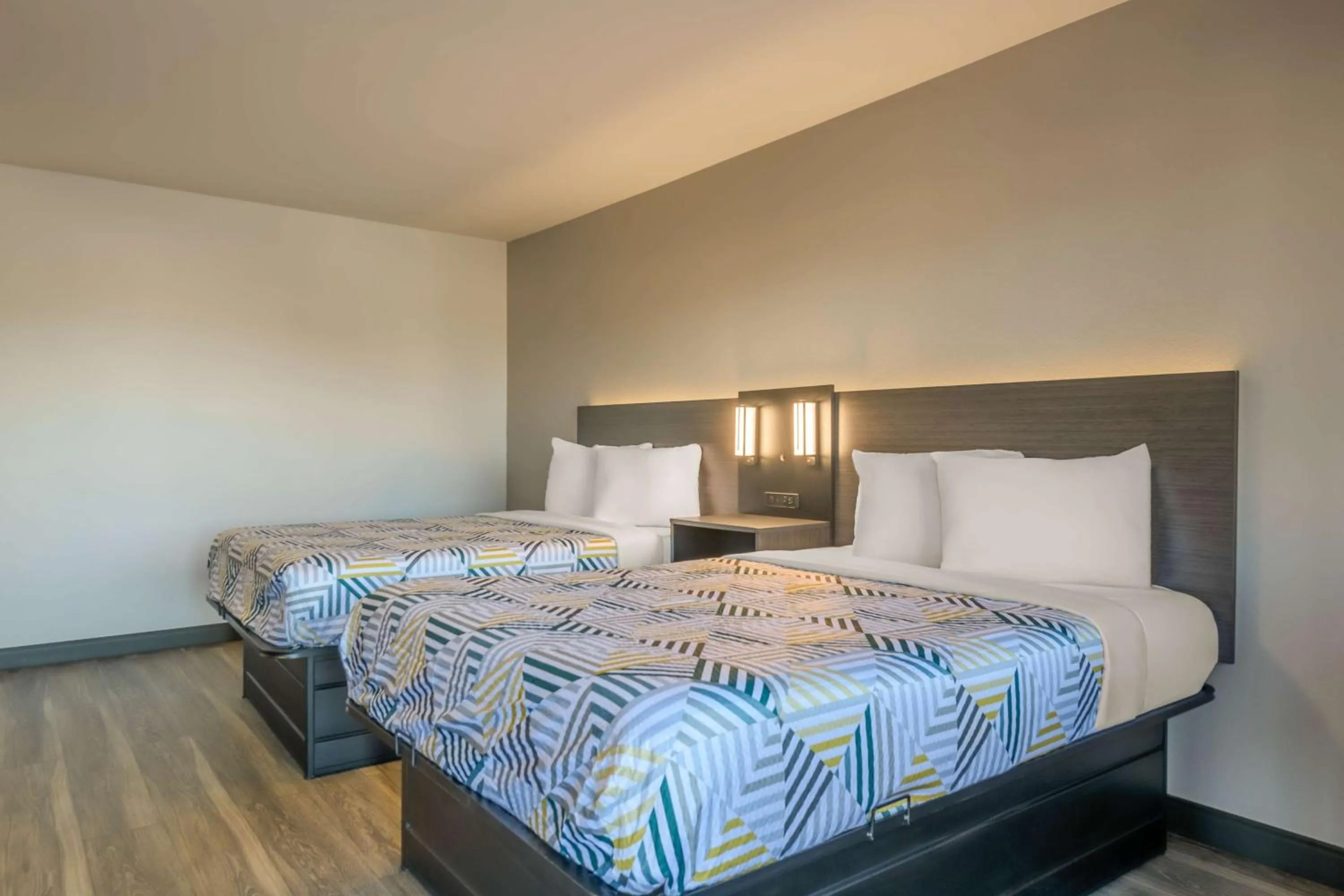 Bedroom, Bed in Motel 6-Commerce, GA